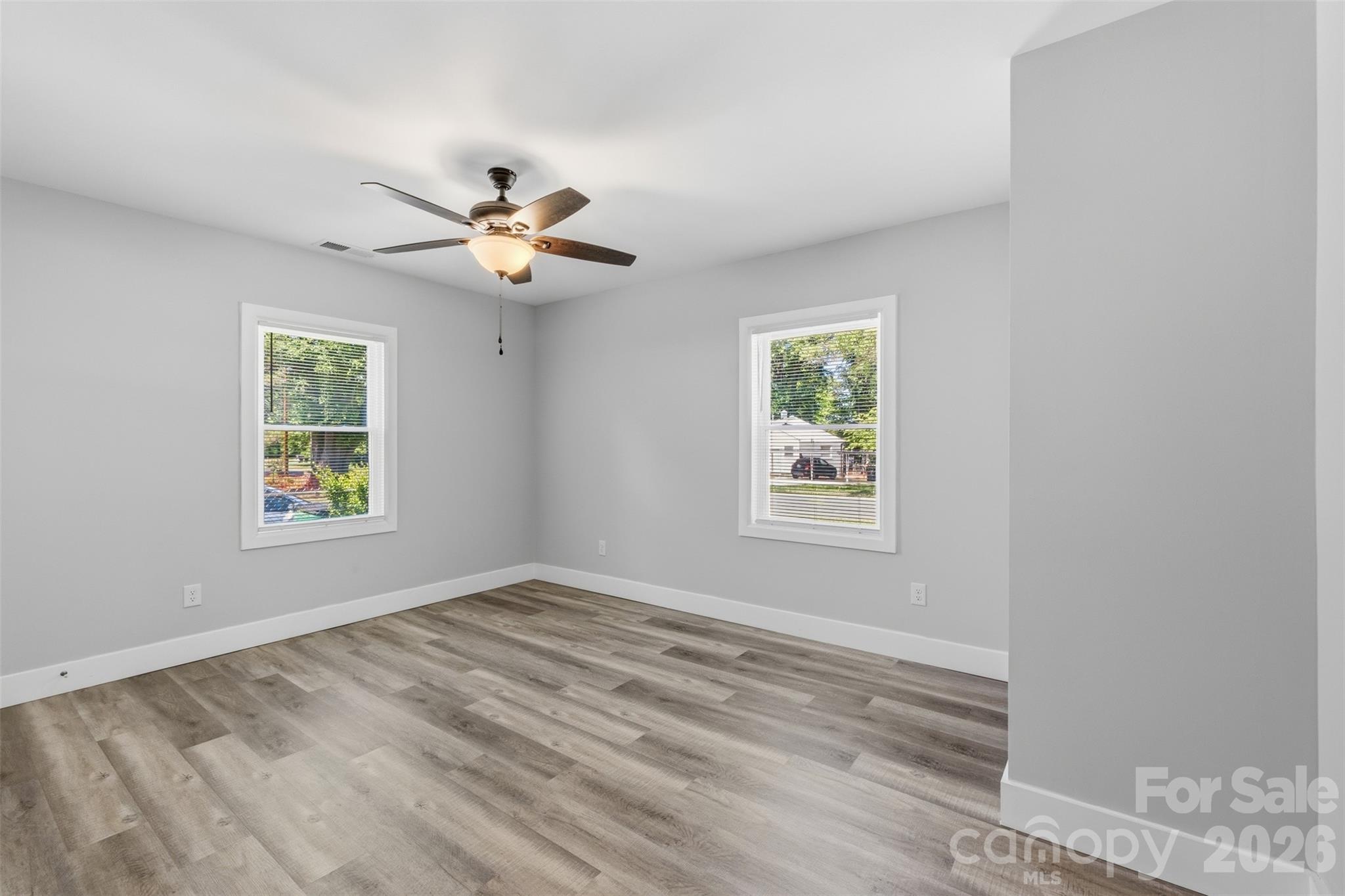 2414 Dickens Avenue Property Photo 23