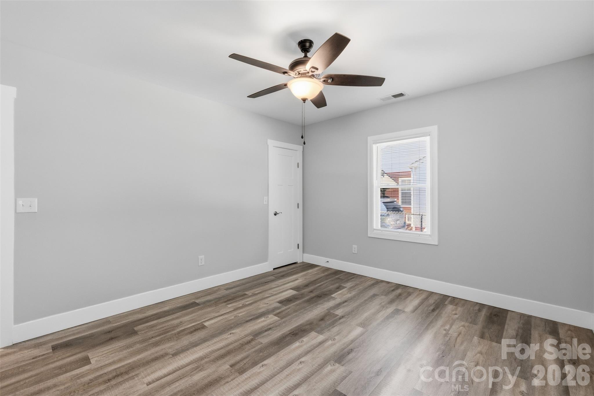 2414 Dickens Avenue Property Photo 24