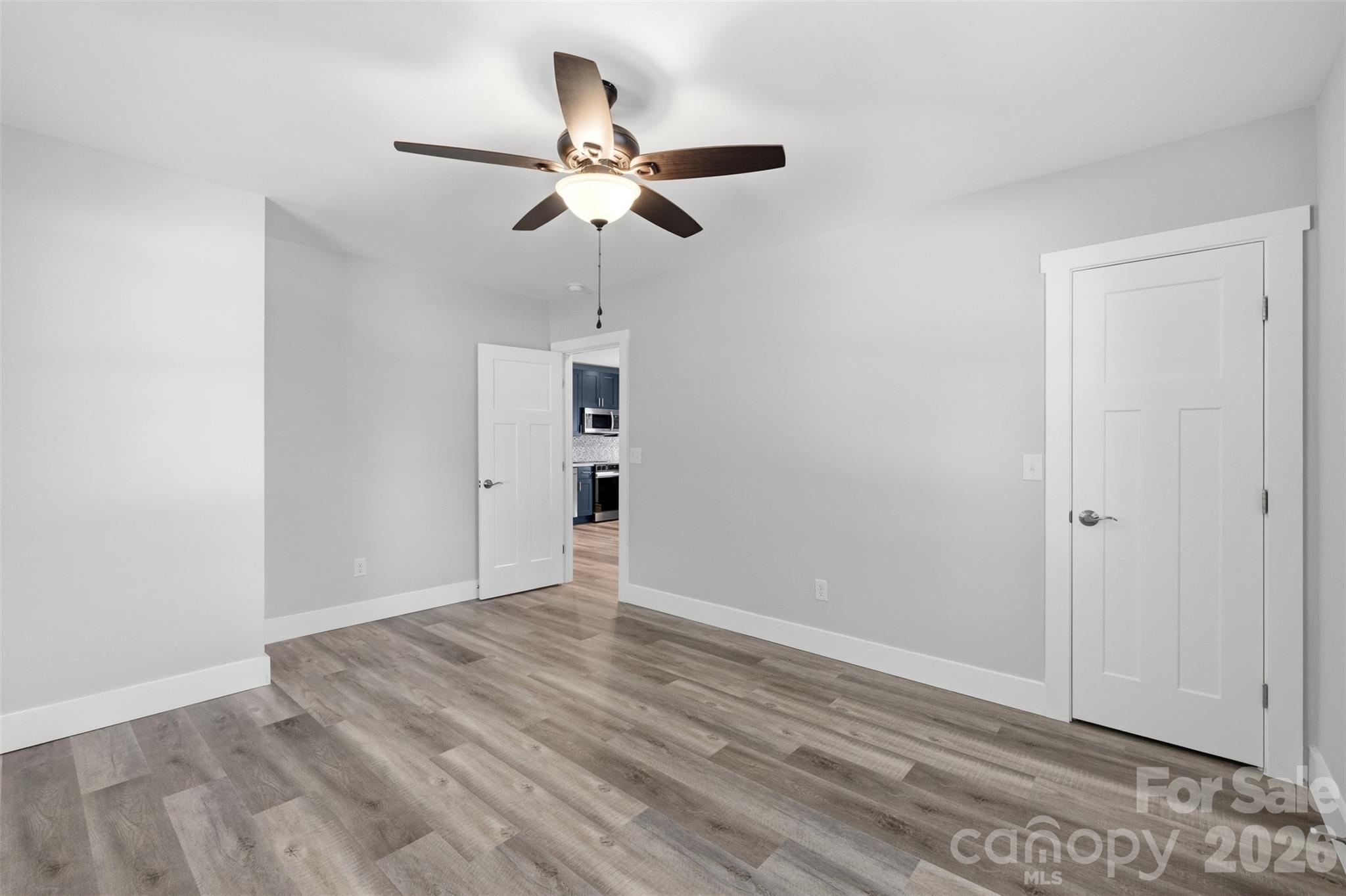 2414 Dickens Avenue Property Photo 25