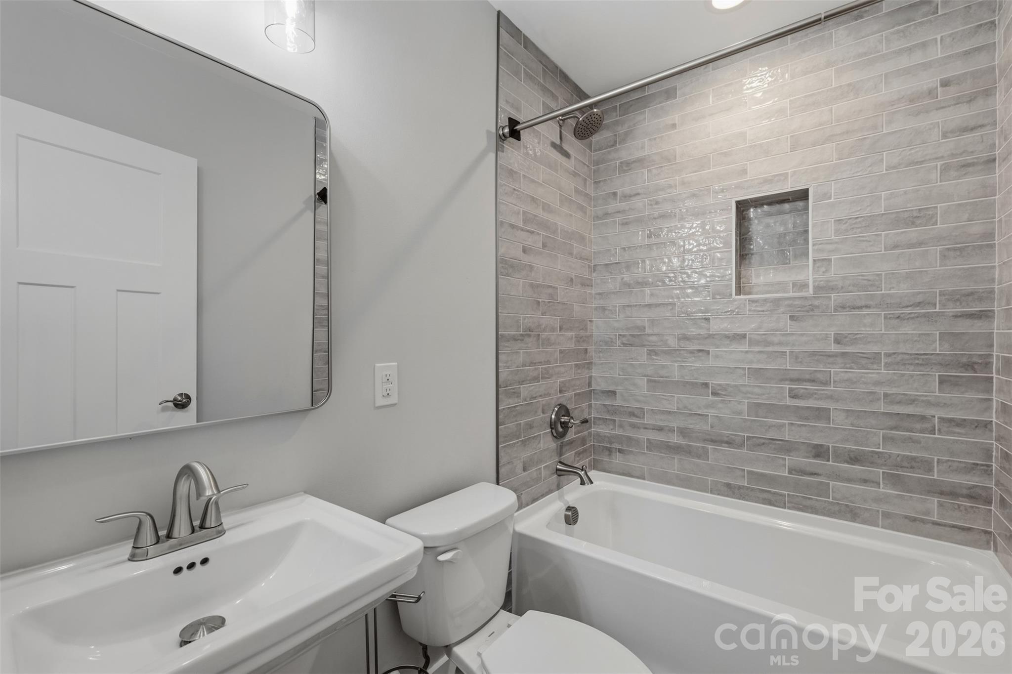2414 Dickens Avenue Property Photo 26