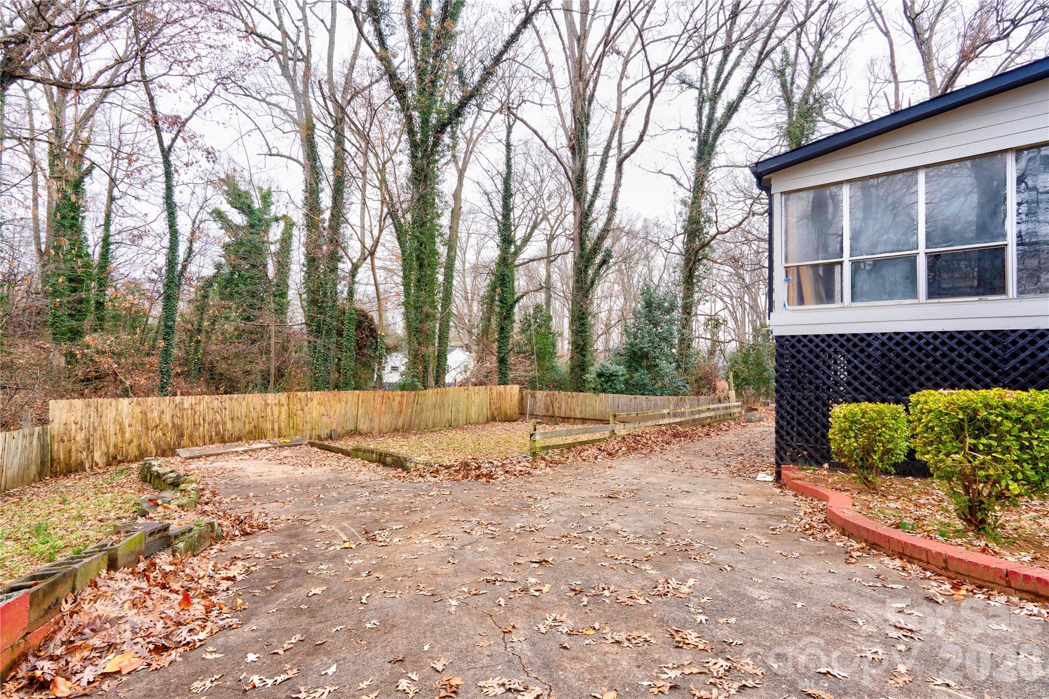 704 Earl Road Property Photo 3