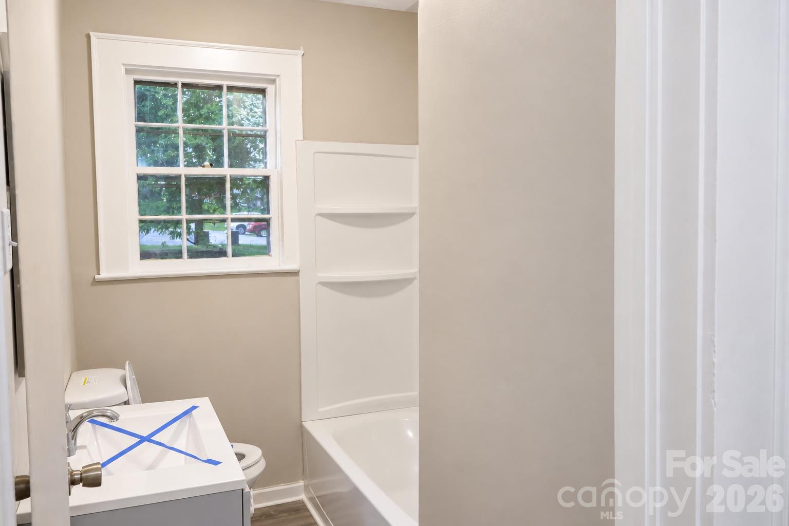 704 Earl Road Property Photo 8