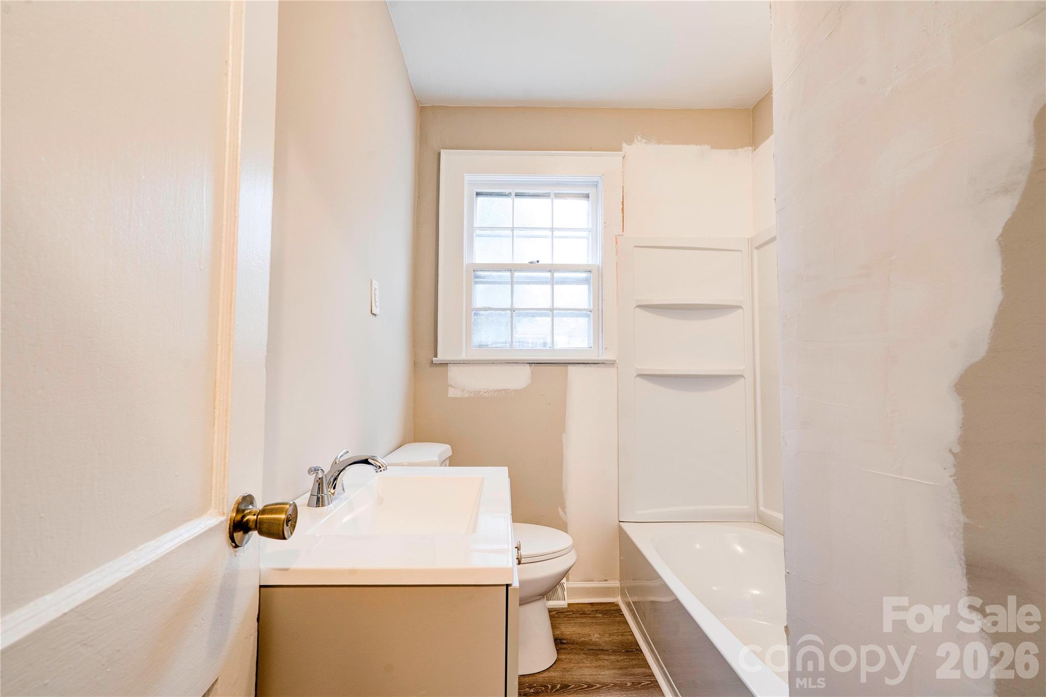 704 Earl Road Property Photo 11