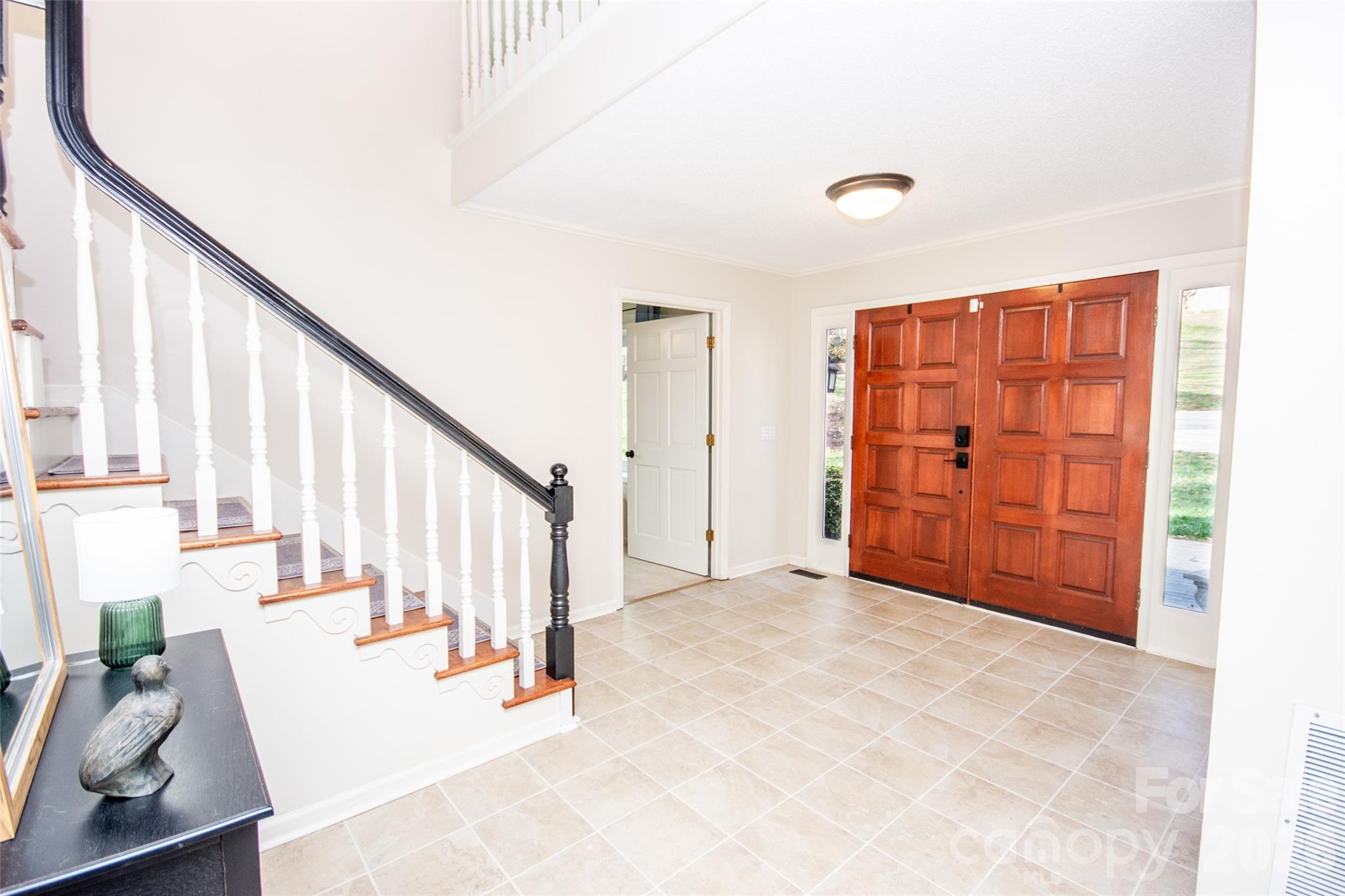 2193 Hawthorne Lane Property Photo 10