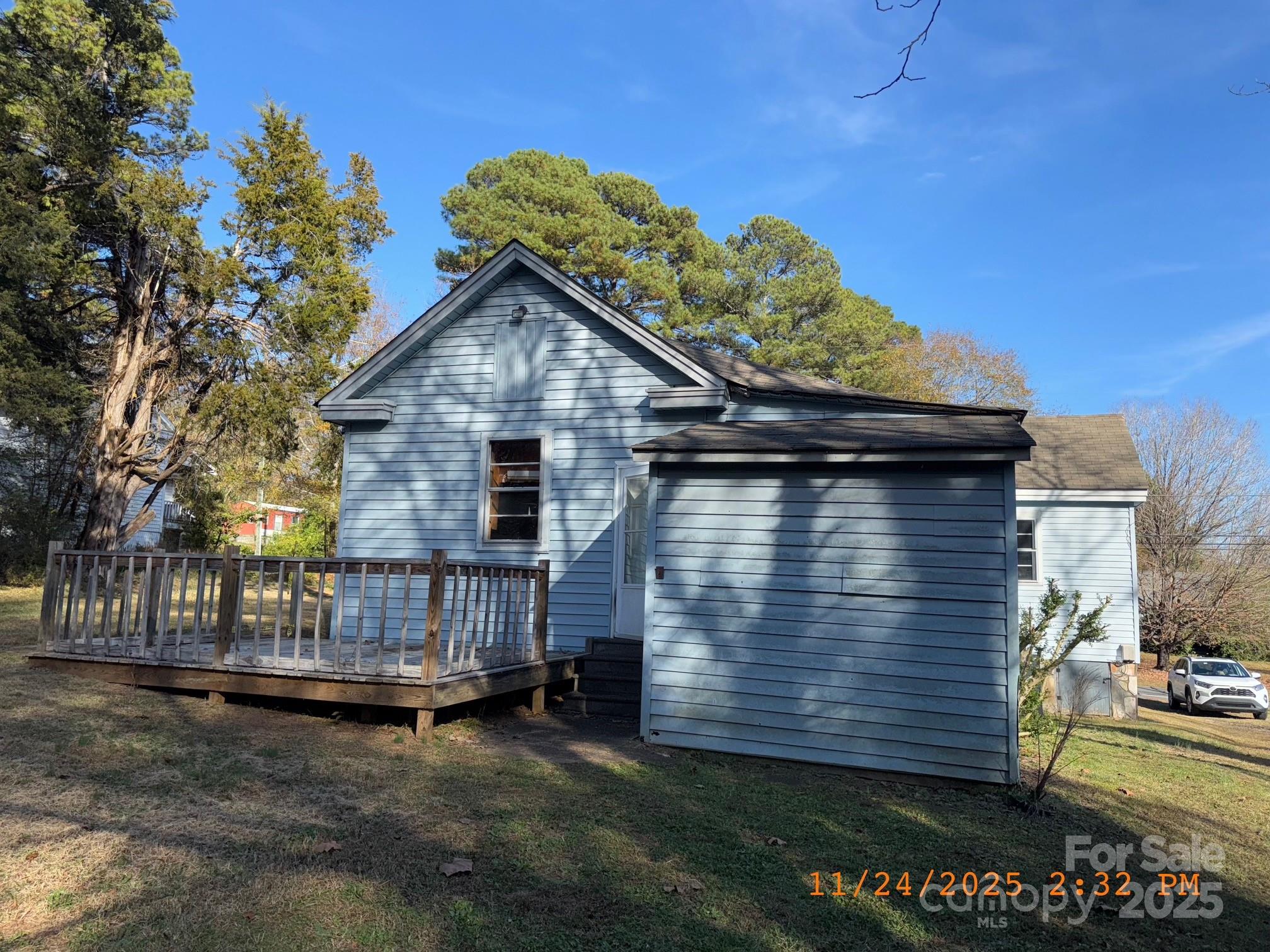 1217 Roberdel Road Property Photo 3