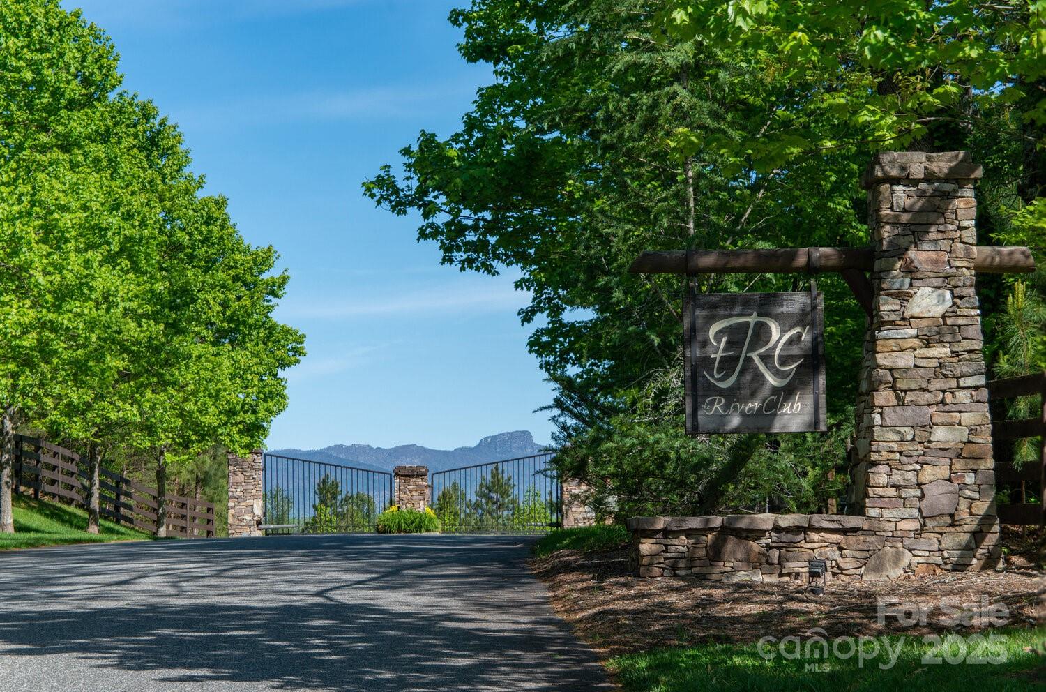 2086 Paddock Circle Property Photo 1