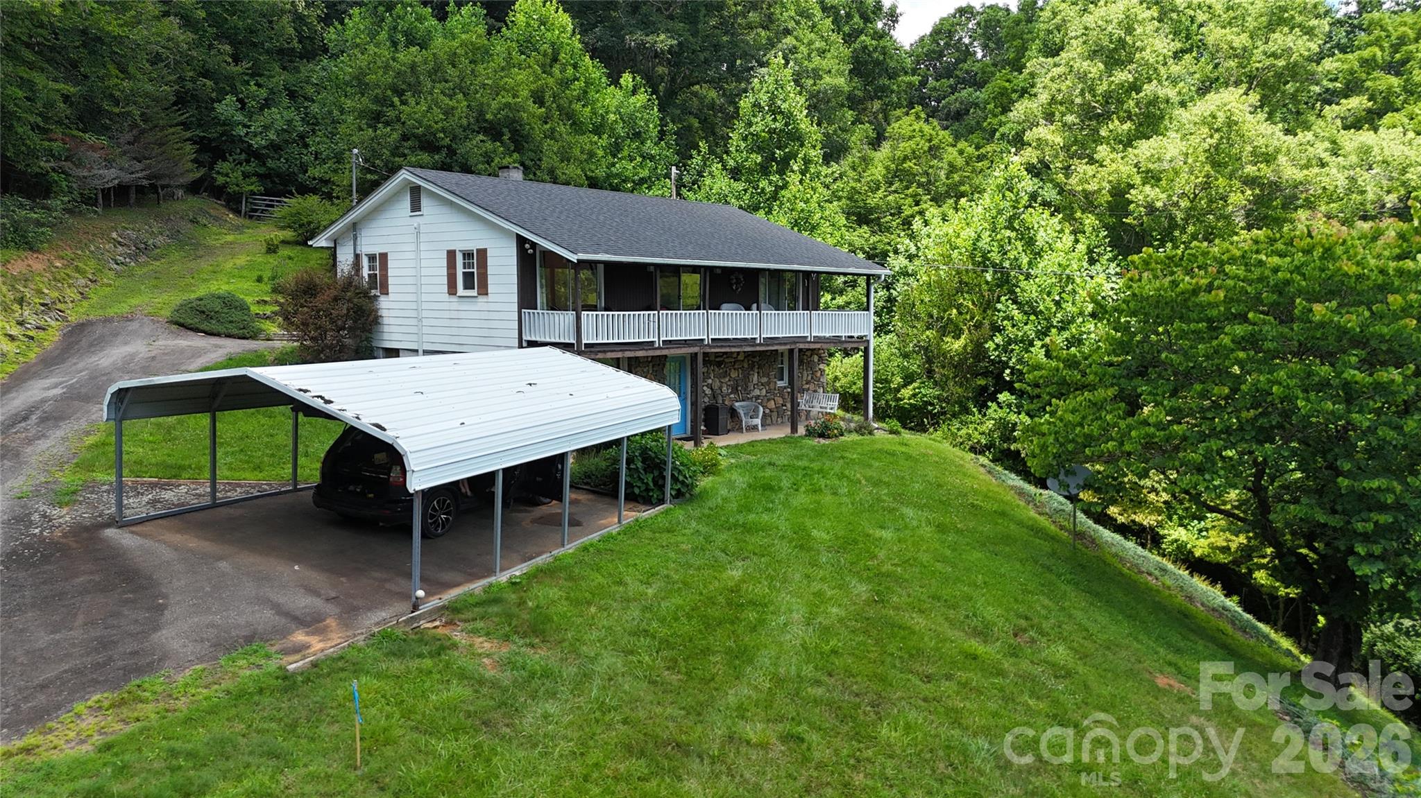707 Lickskillet Road Property Photo 2