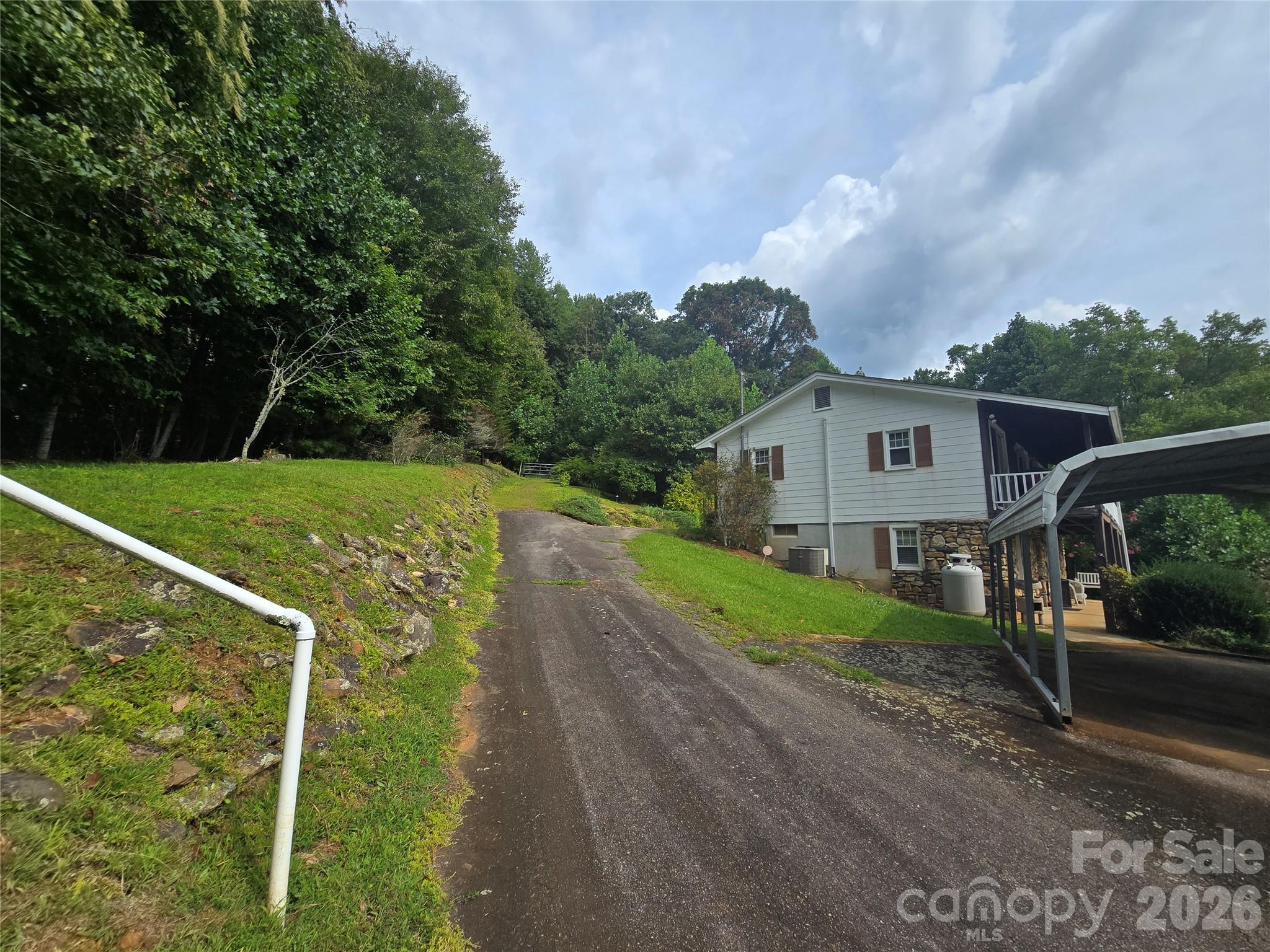 707 Lickskillet Road Property Photo 4