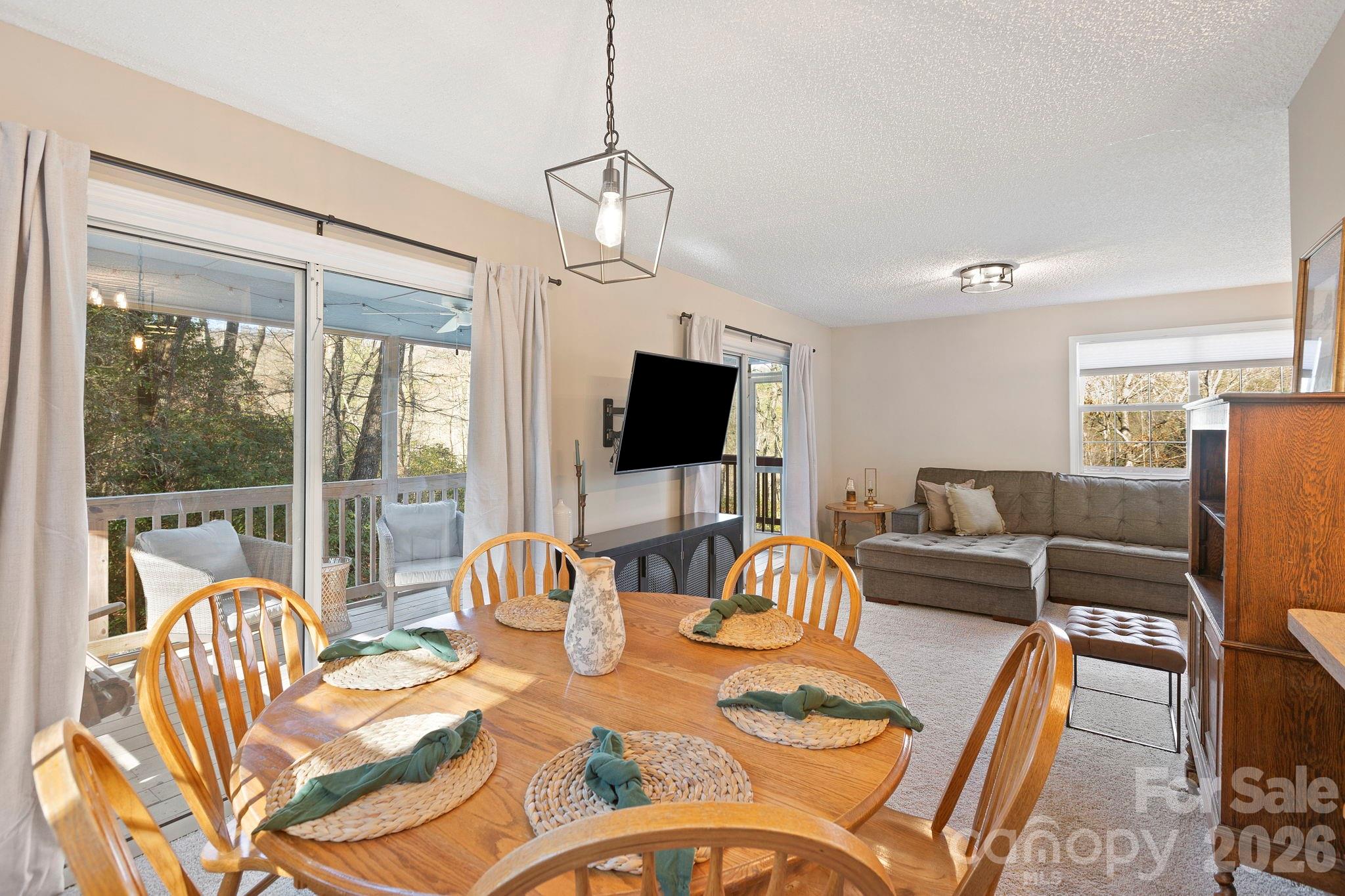 124 Flat Creek Drive Property Photo 2