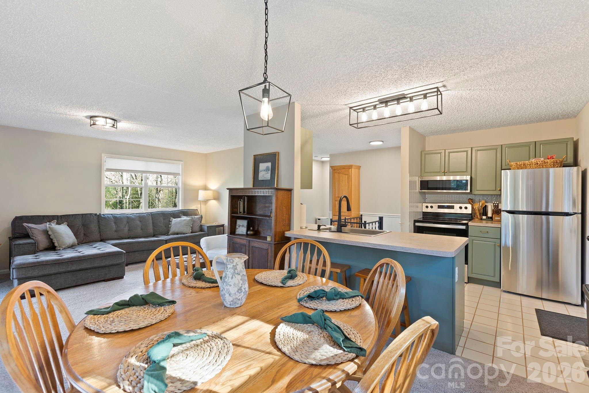 124 Flat Creek Drive Property Photo 3