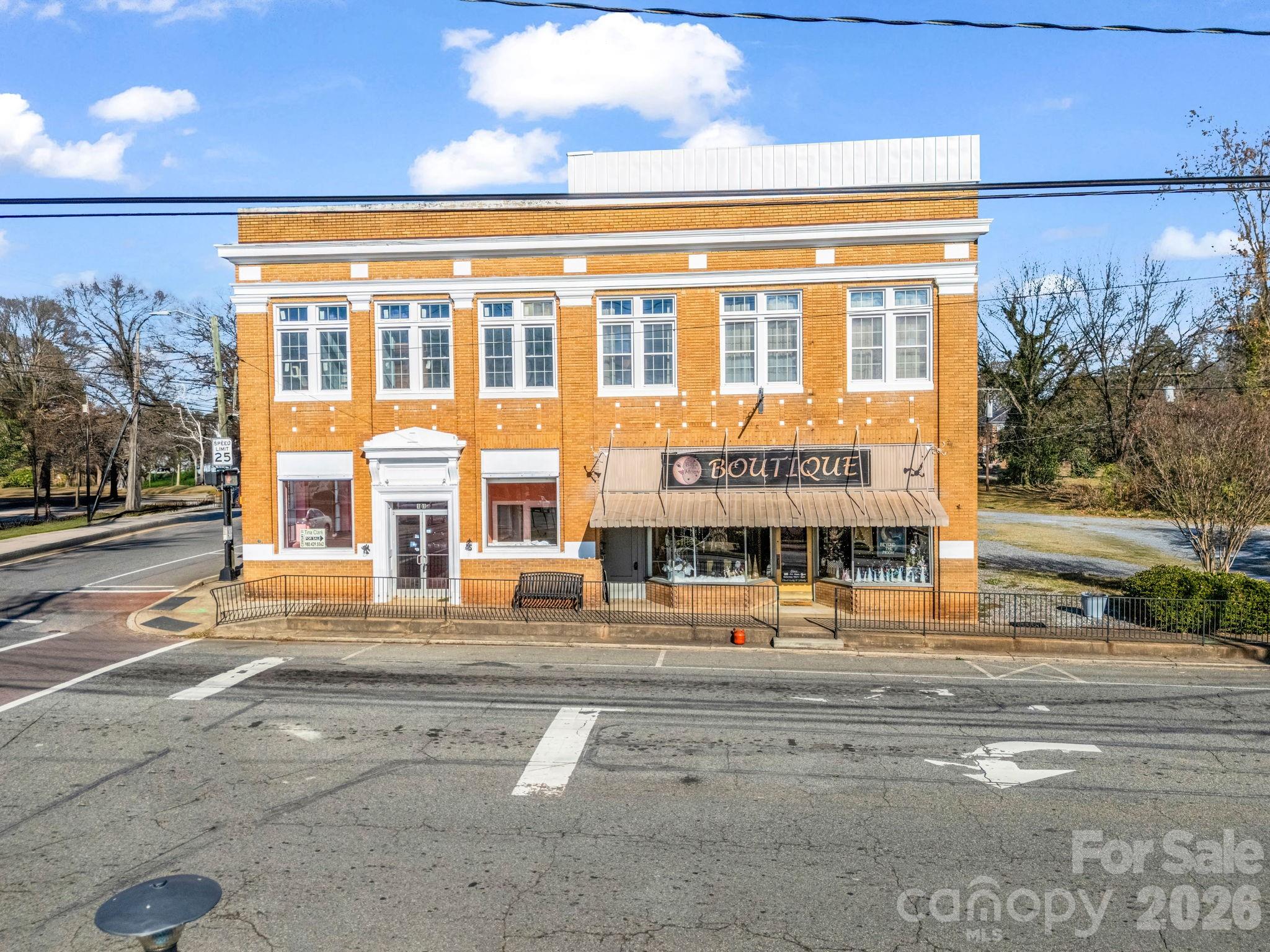 101 E First Street Property Photo 1