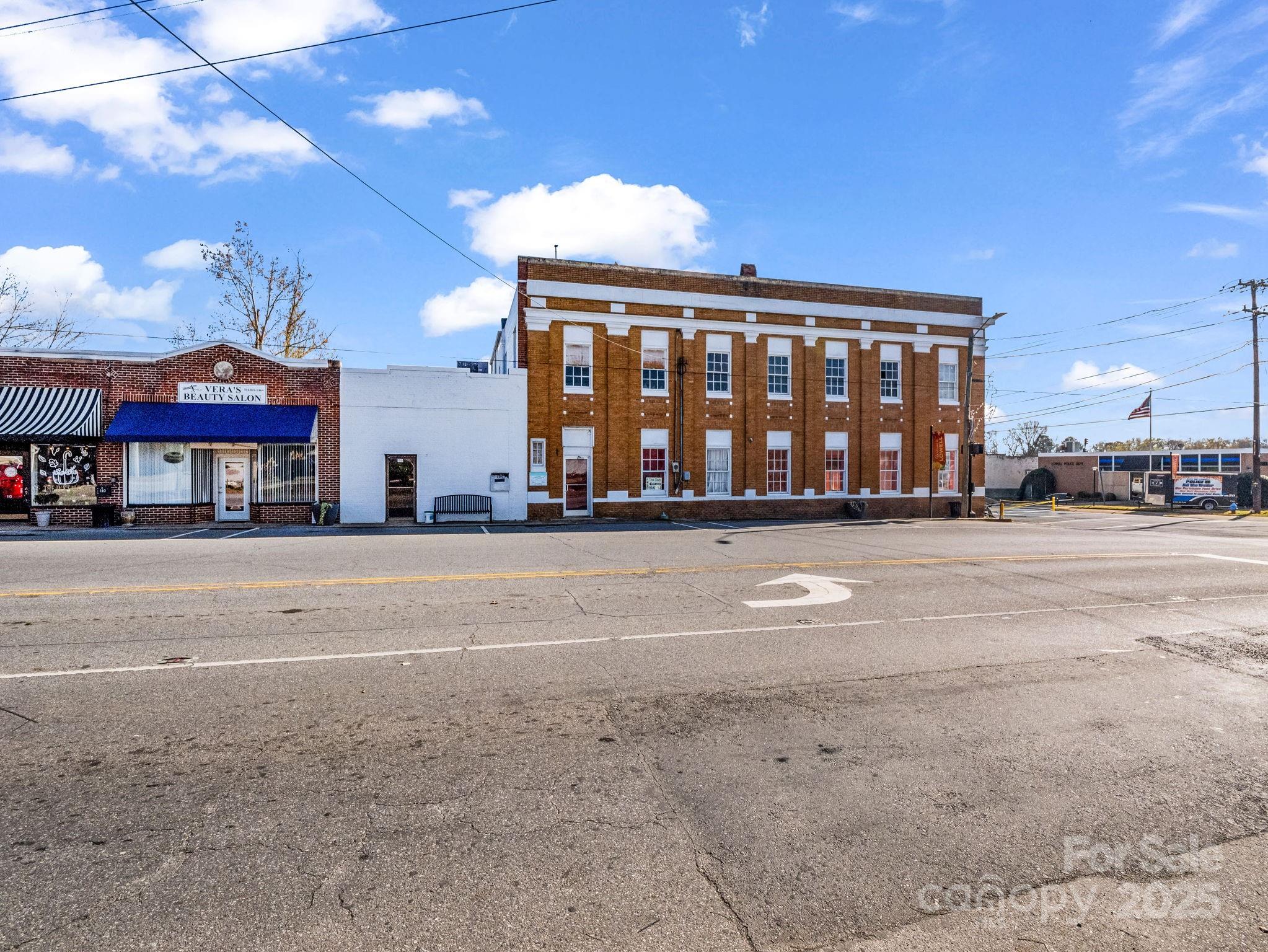 101 E First Street Property Photo 2