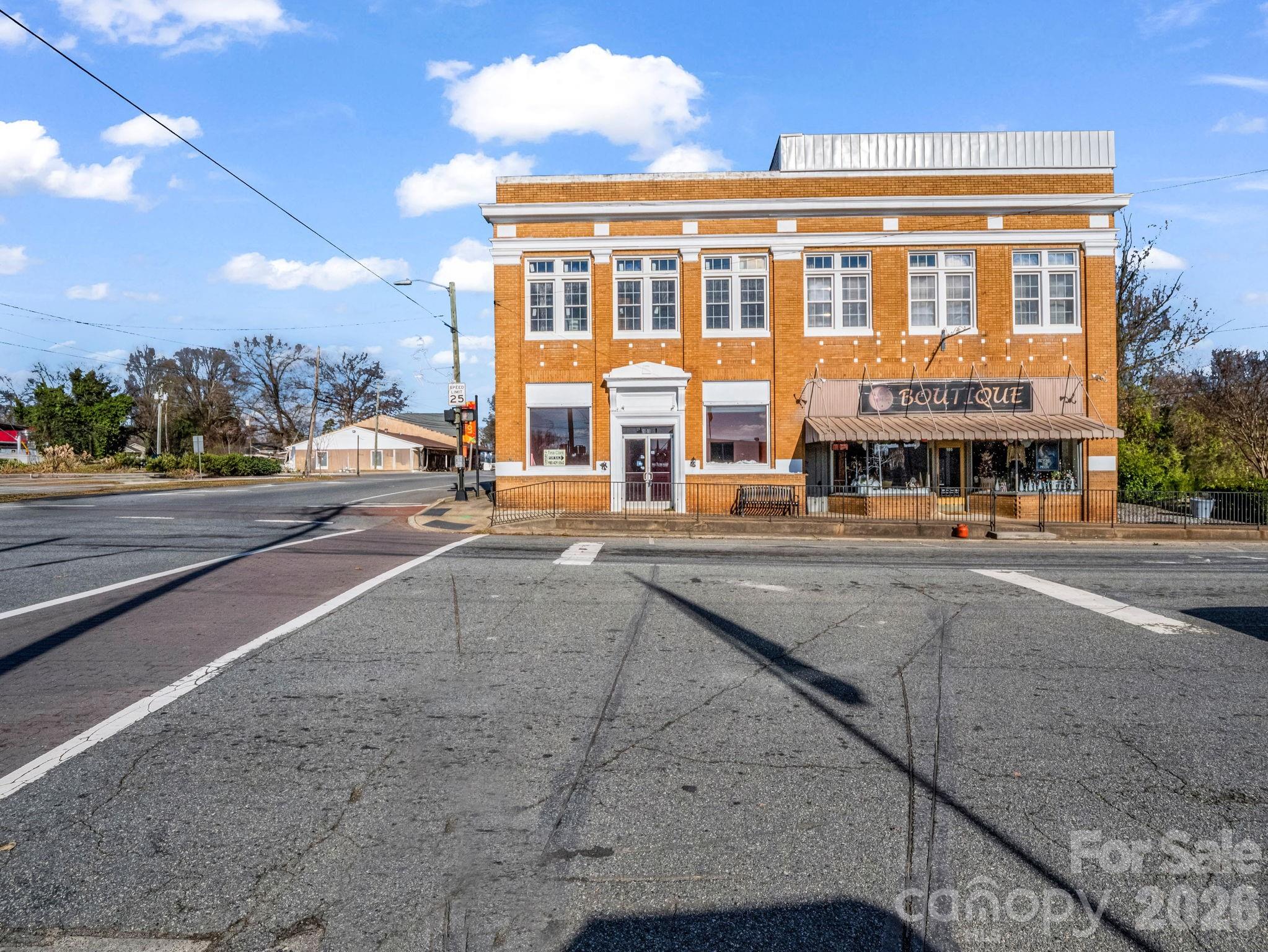 101 E First Street Property Photo 13