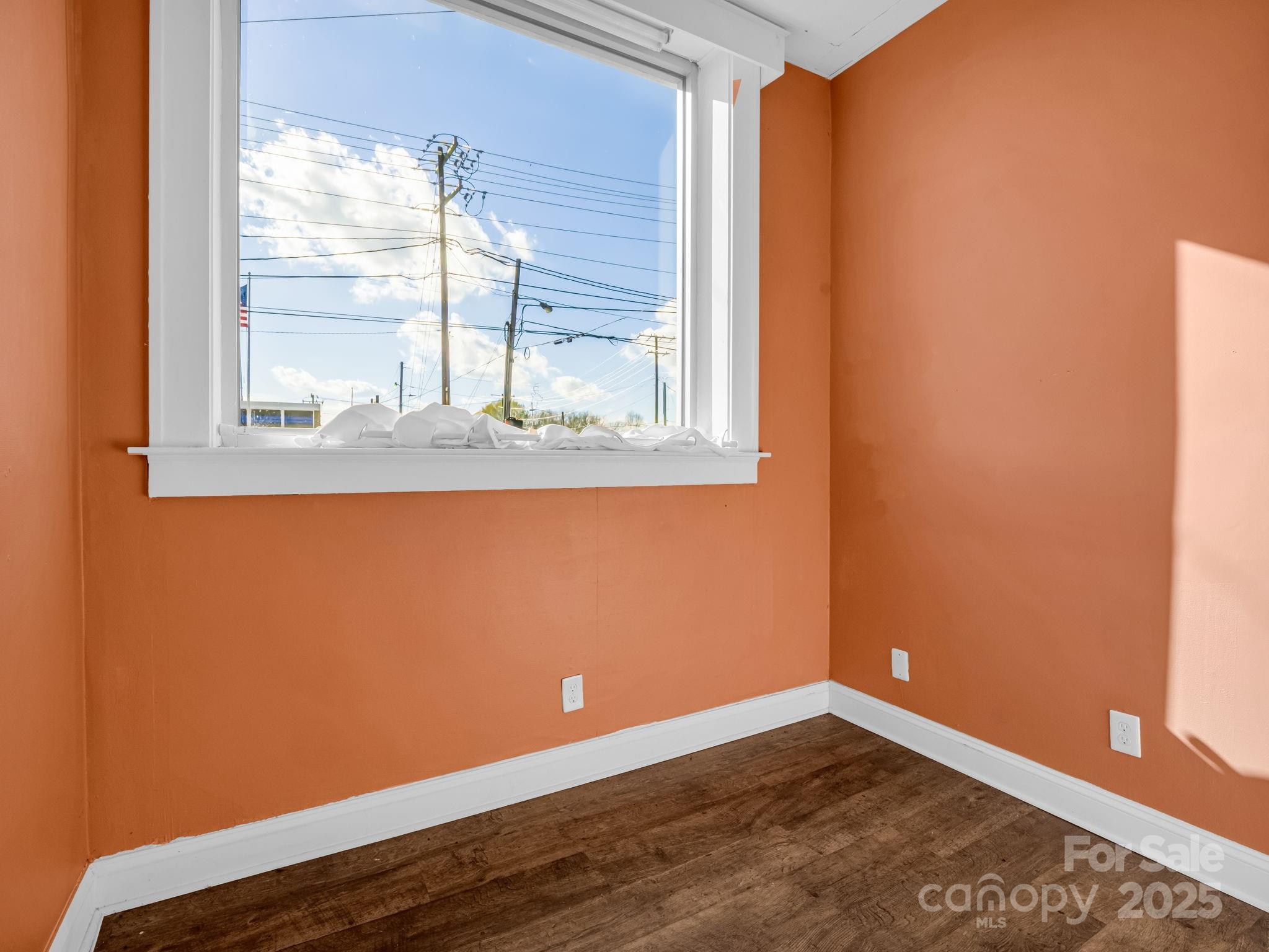 101 E First Street Property Photo 22