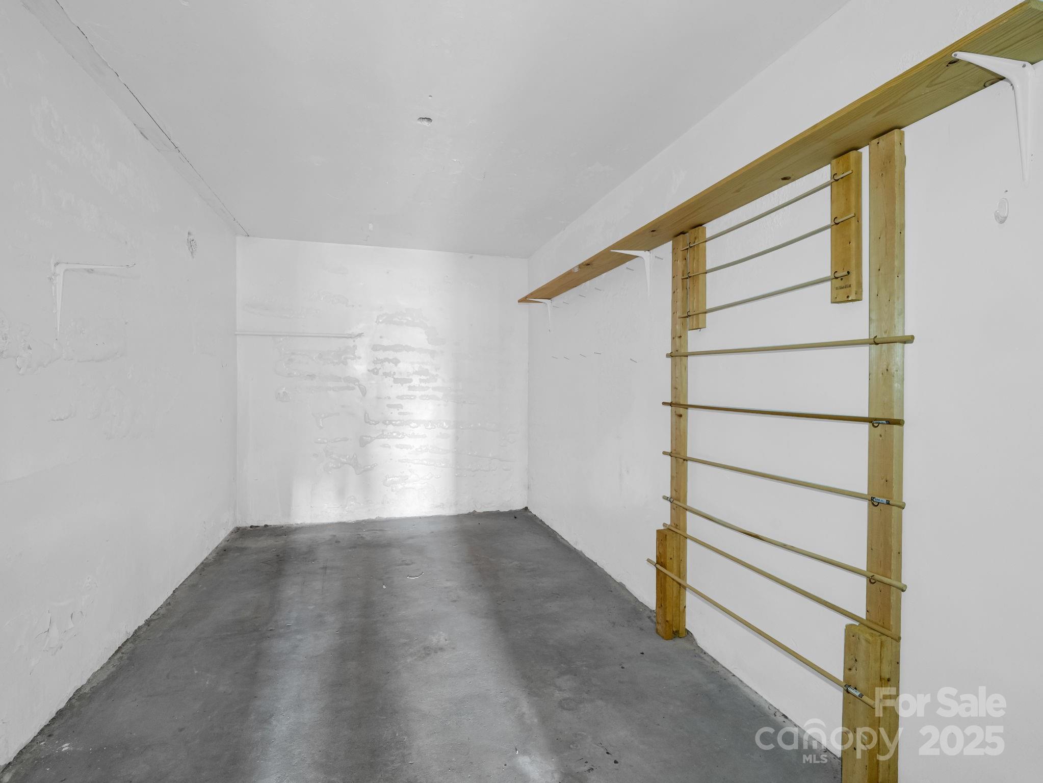101 E First Street Property Photo 25