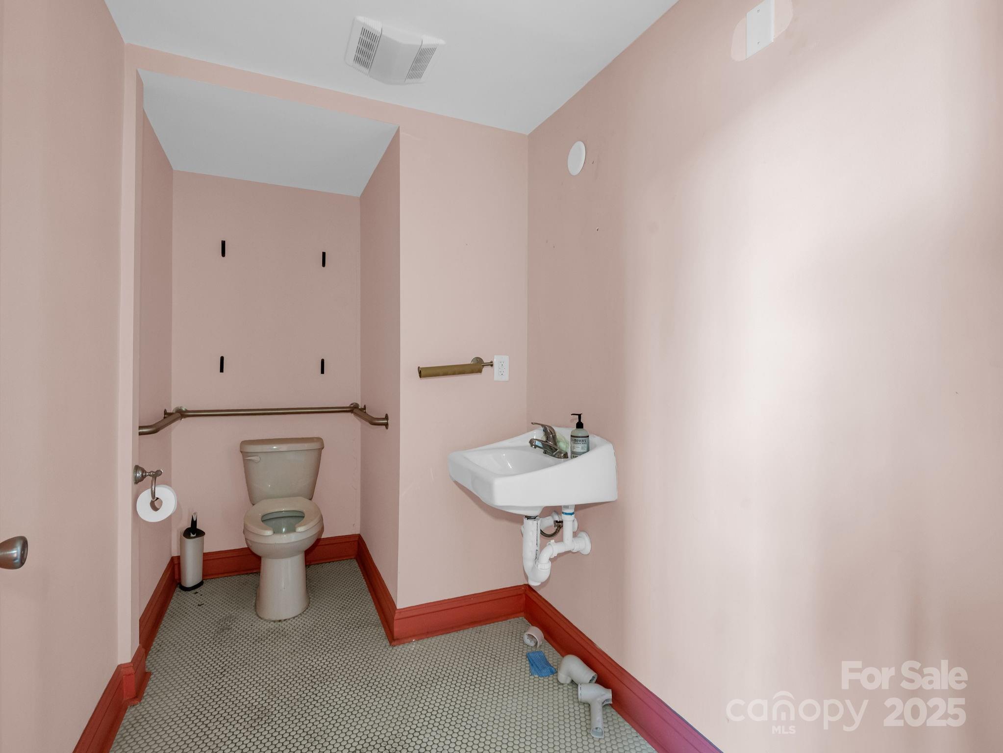 101 E First Street Property Photo 26