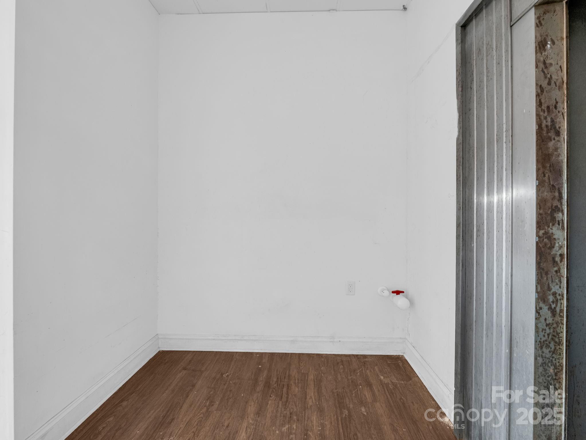 101 E First Street Property Photo 29