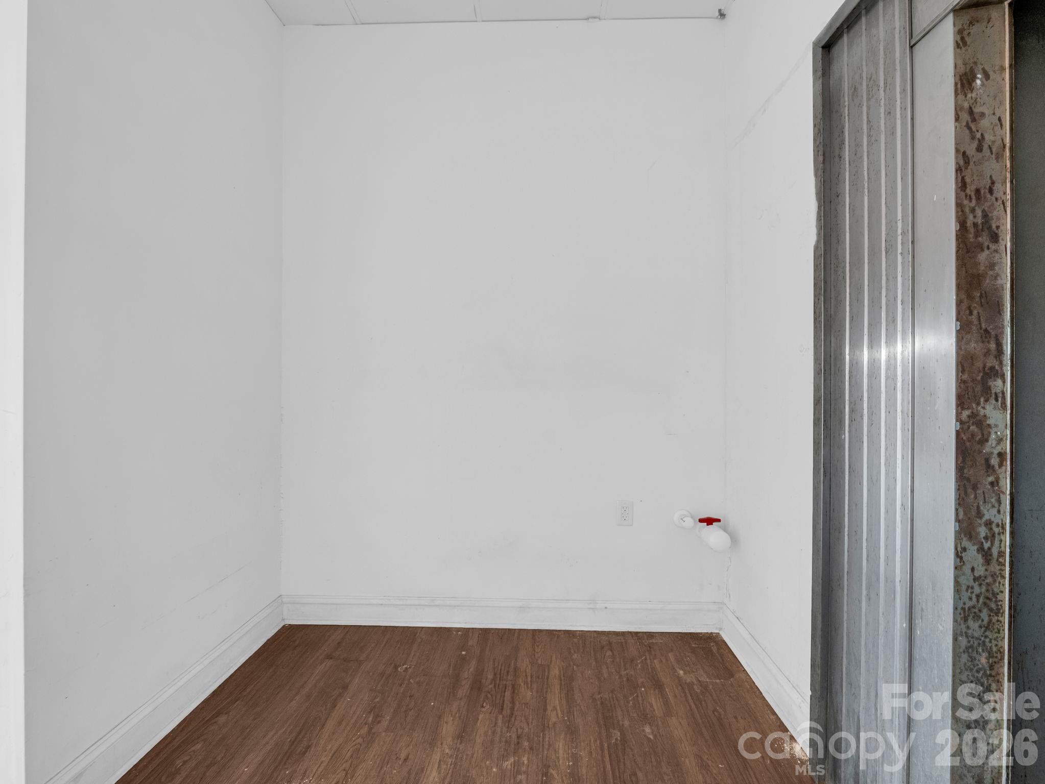 101 E First Street Property Photo 29