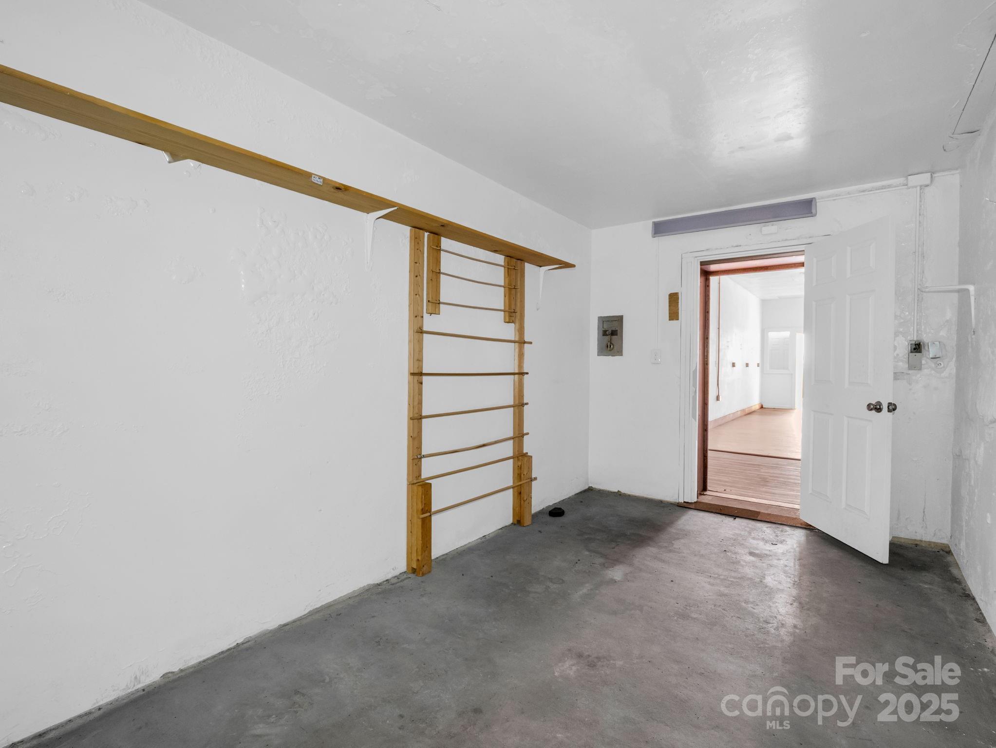 101 E First Street Property Photo 30