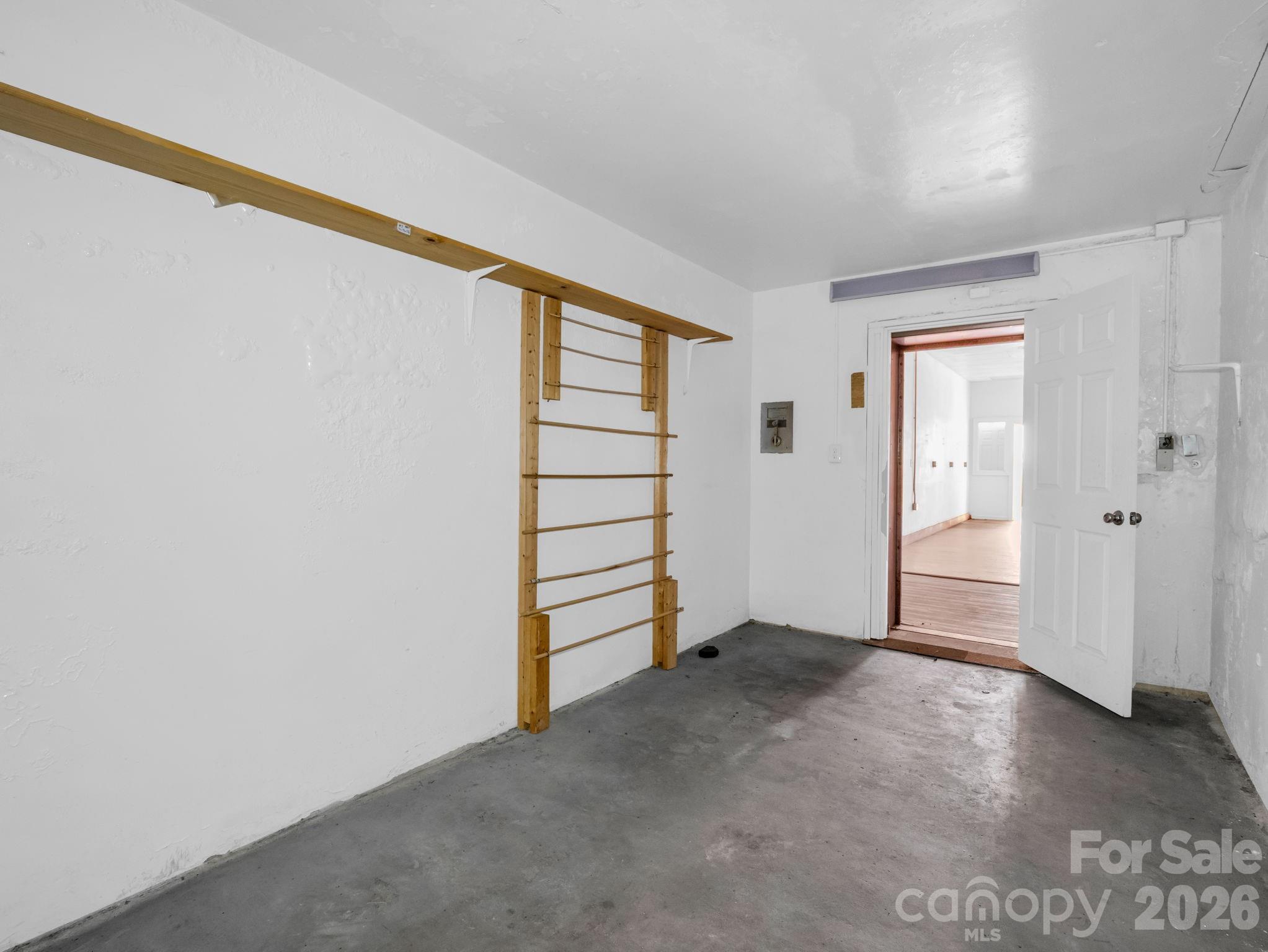 101 E First Street Property Photo 30