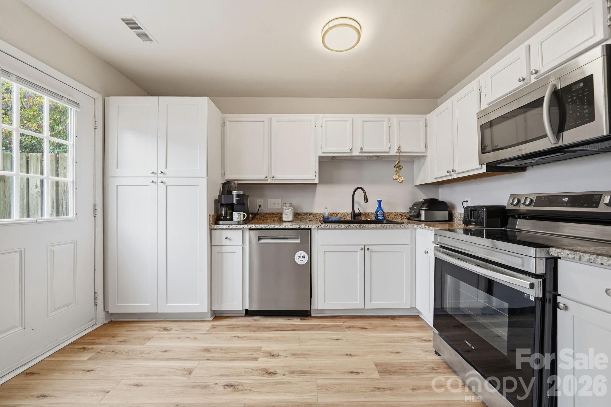 5918 Crape Myrtle Lane Property Photo 7