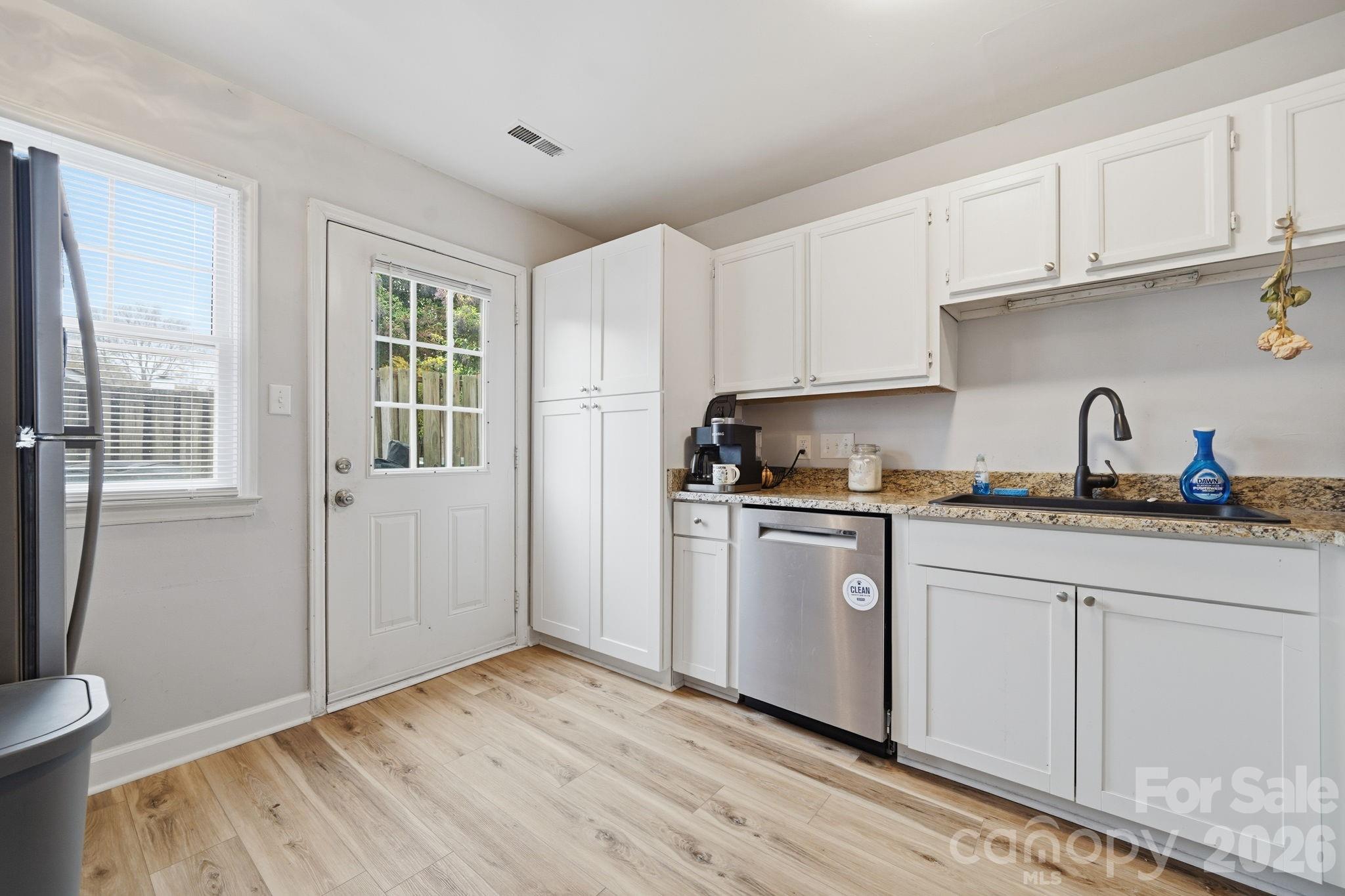 5918 Crape Myrtle Lane Property Photo 9