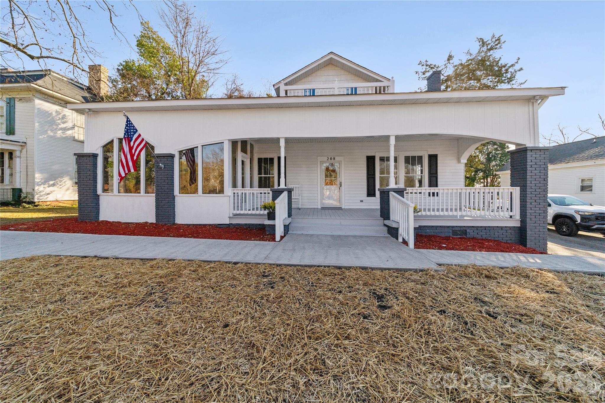 208 Hall Street Property Photo 1