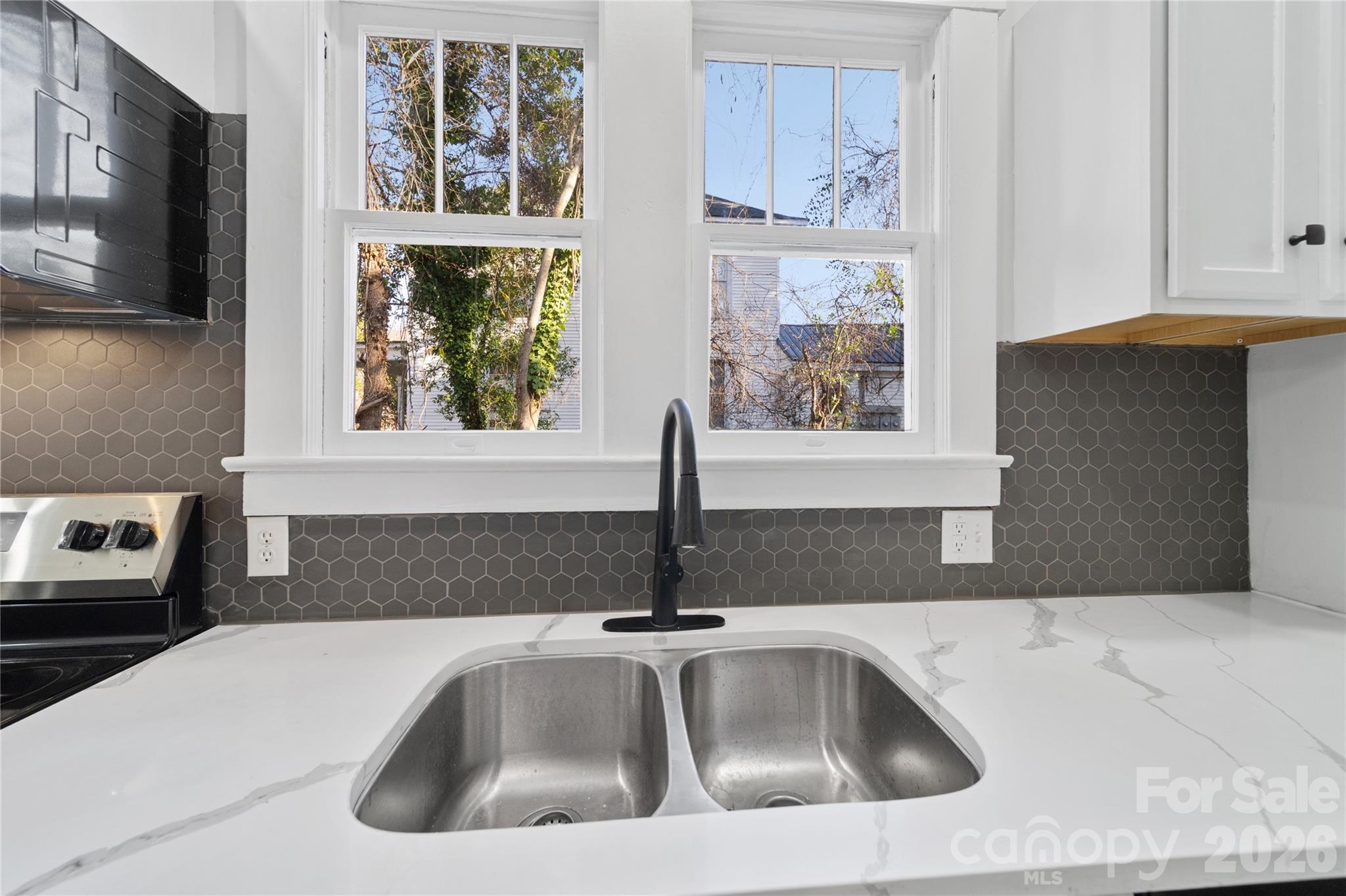 208 Hall Street Property Photo 5