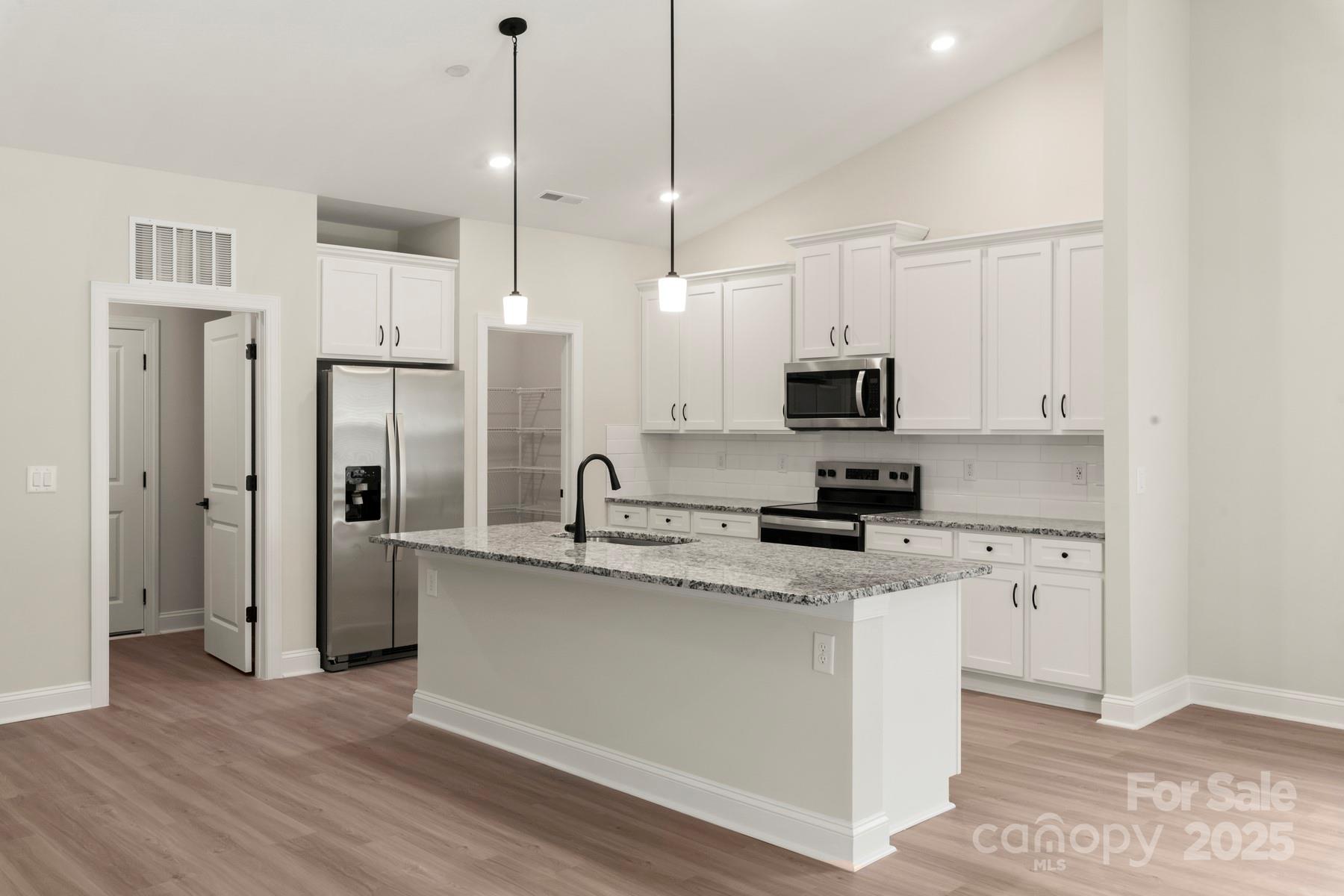 125 Colonial Reserve Avenue Property Photo 7