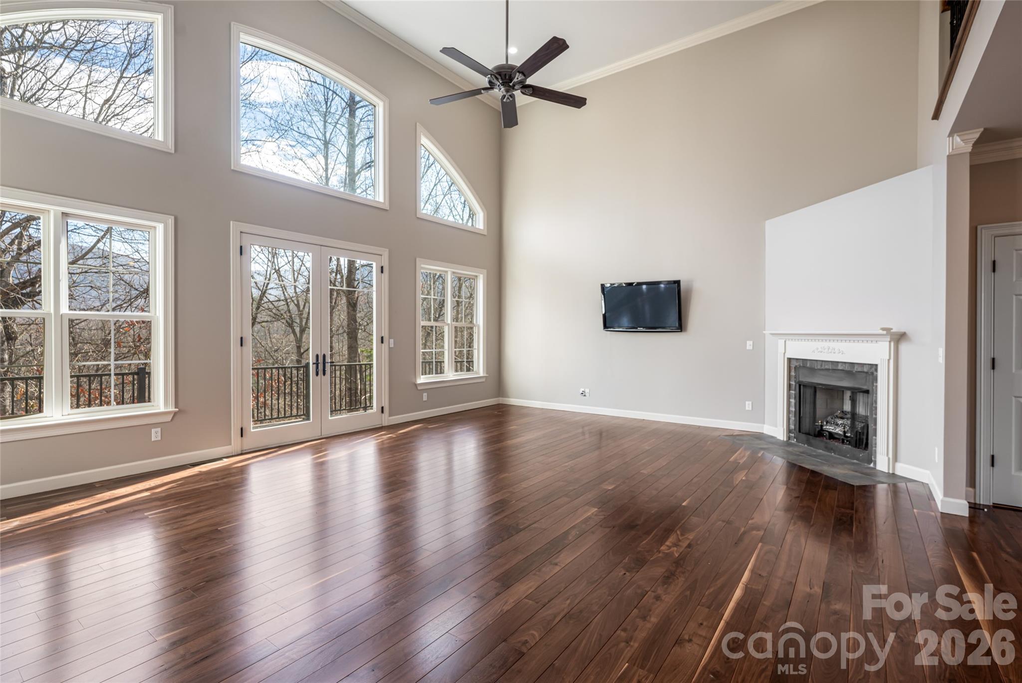 98 Sovereign Lane Property Photo 4