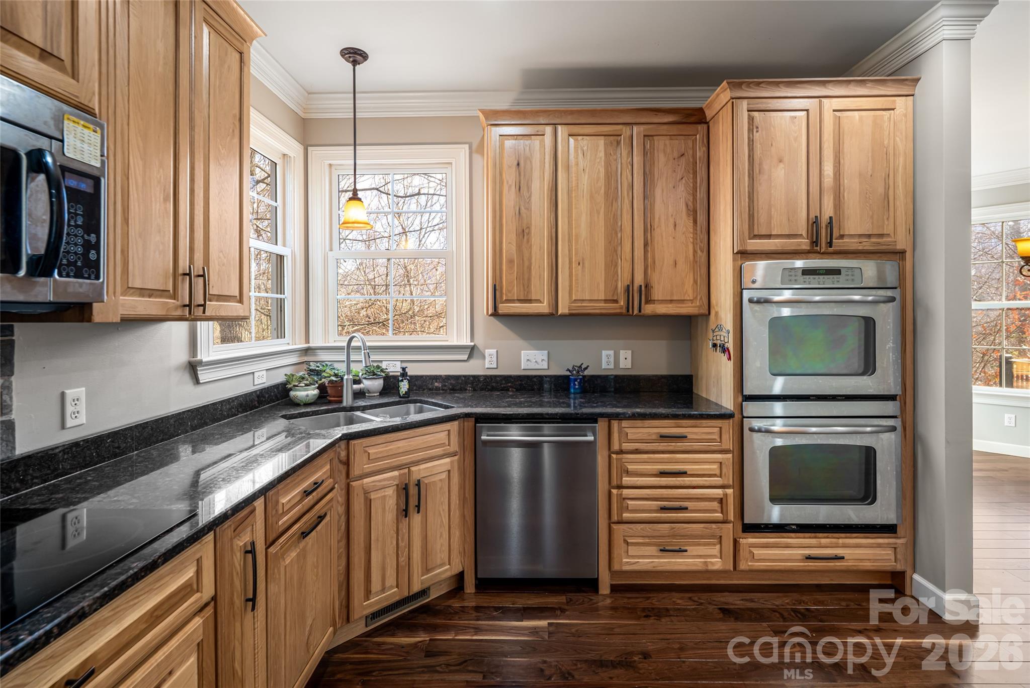 98 Sovereign Lane Property Photo 6