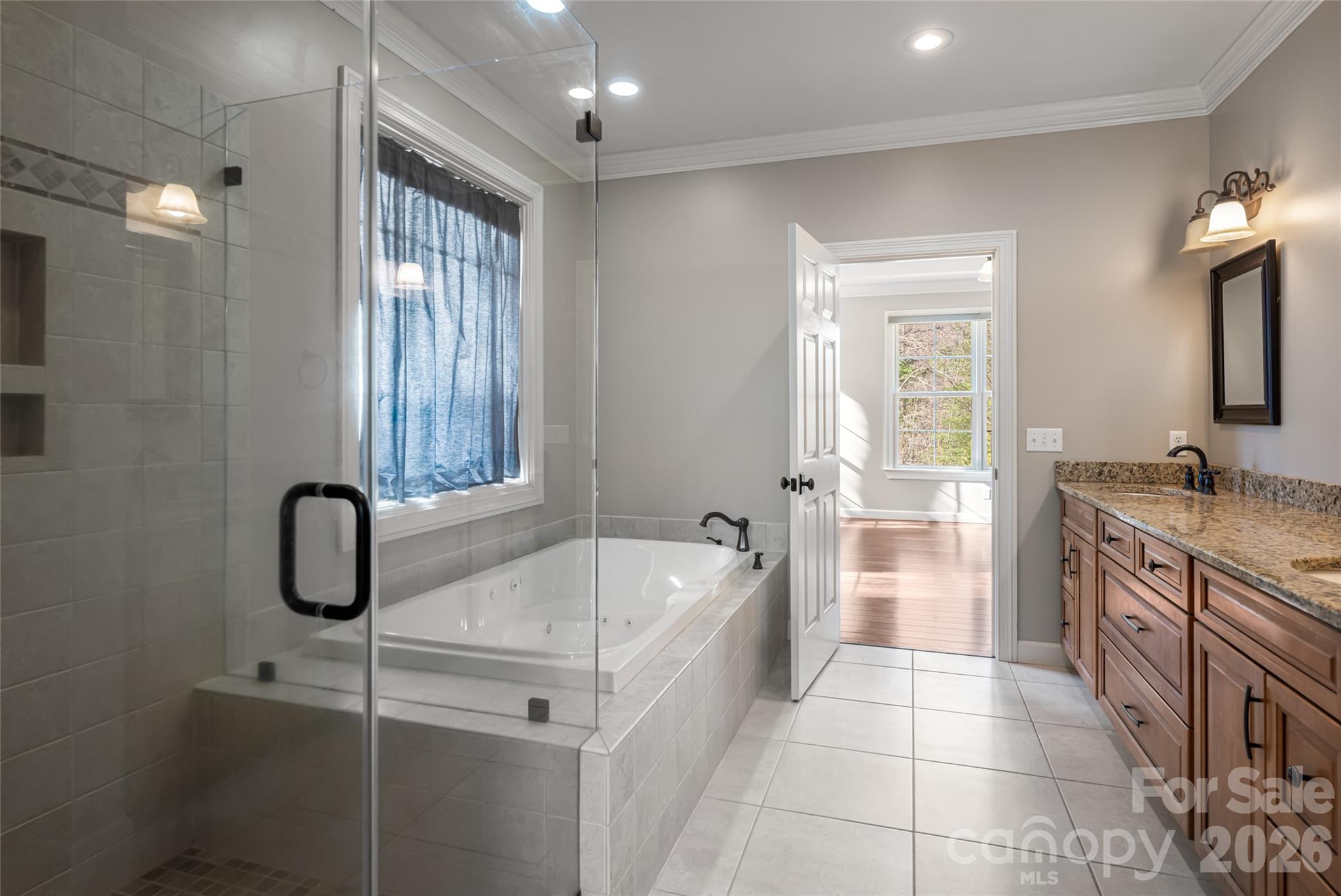 98 Sovereign Lane Property Photo 11