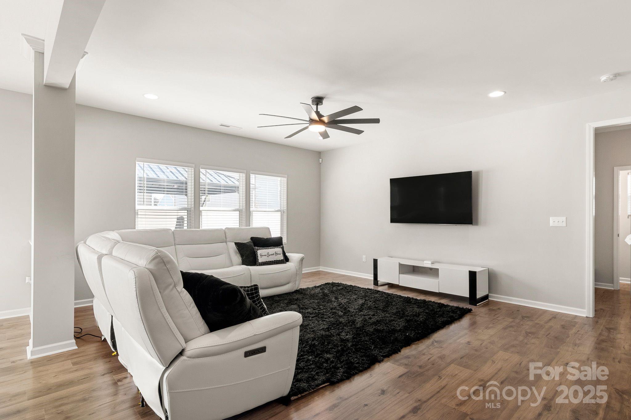 838 Foxglove Lane Property Photo 17