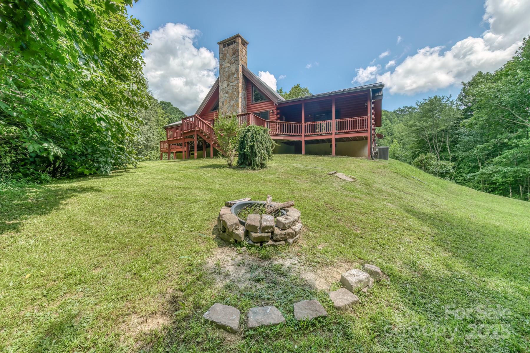 5023 Elk Park Highway Property Photo 3