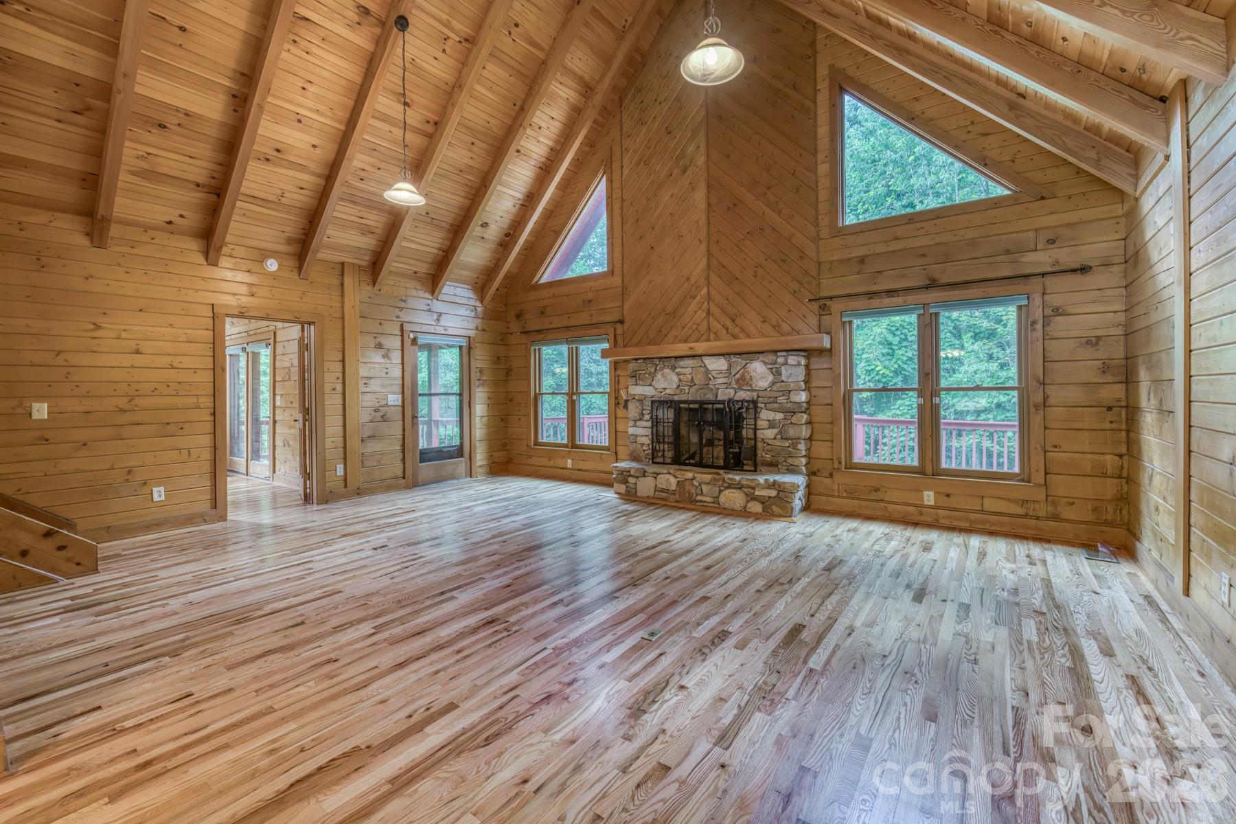 5023 Elk Park Highway Property Photo 3