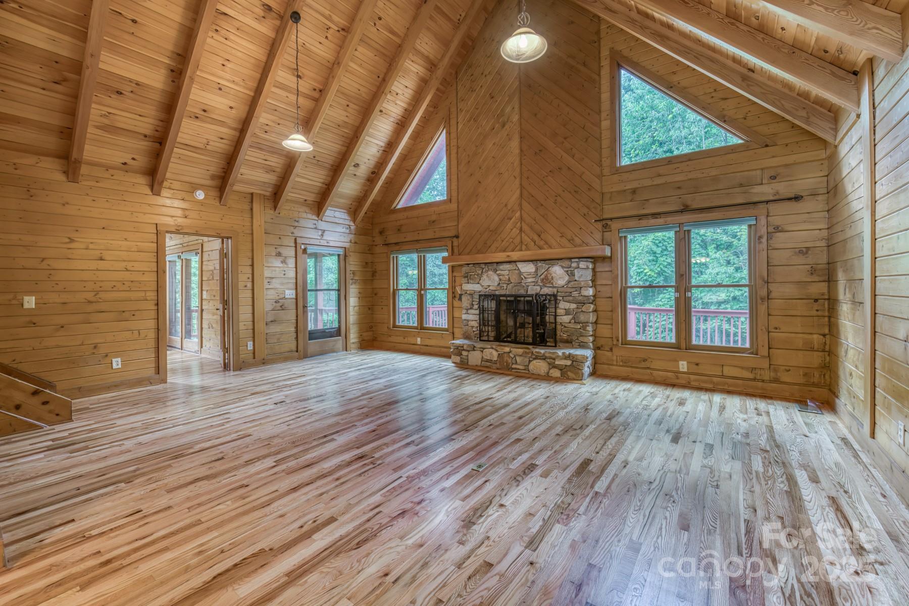 5023 Elk Park Highway Property Photo 5