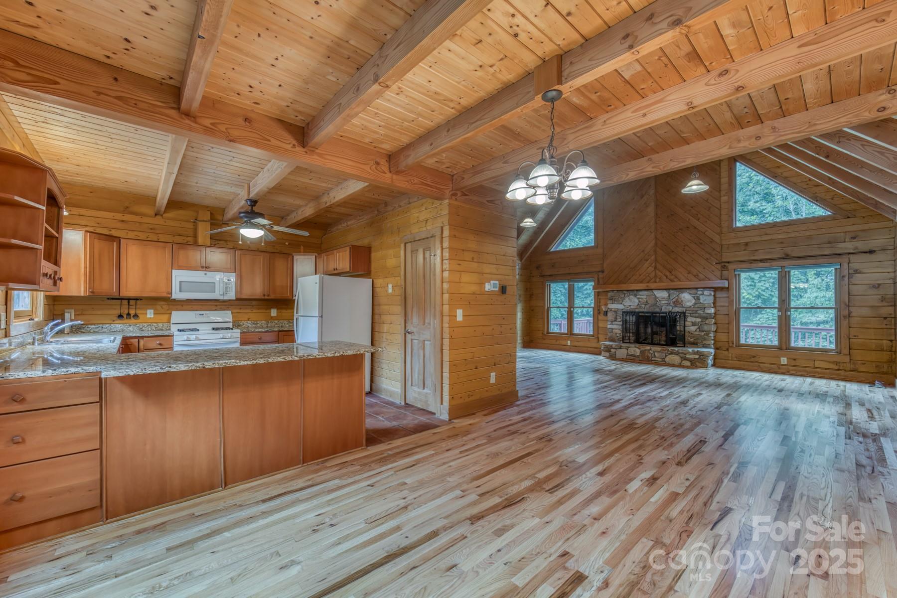 5023 Elk Park Highway Property Photo 7