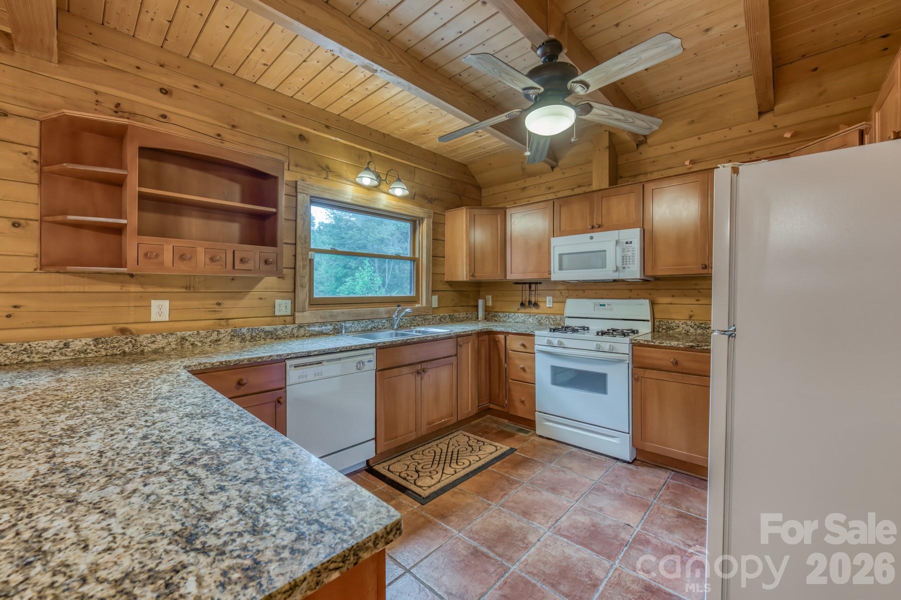 5023 Elk Park Highway Property Photo 7