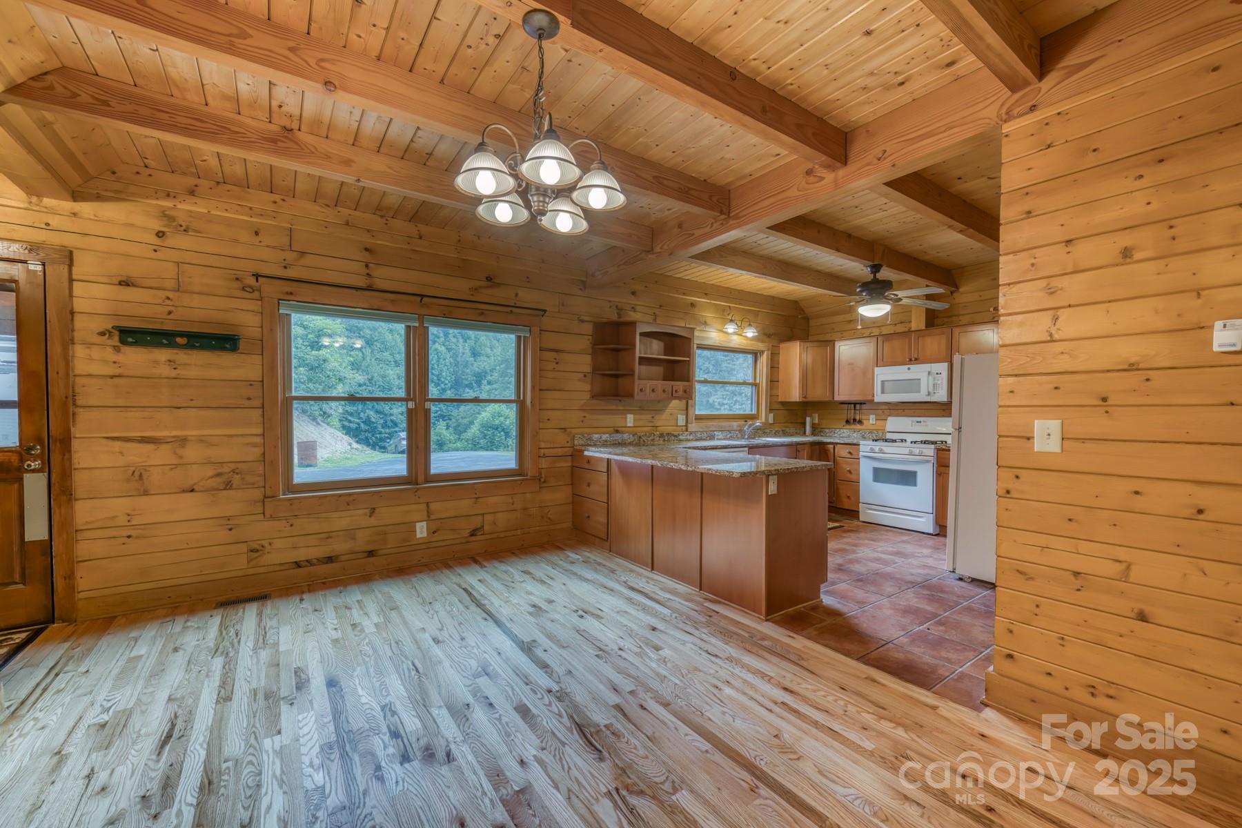 5023 Elk Park Highway Property Photo 8