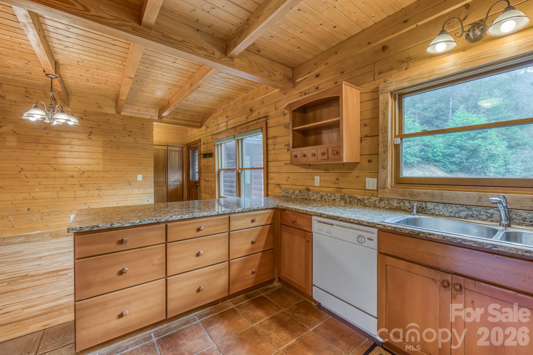5023 Elk Park Highway Property Photo 8