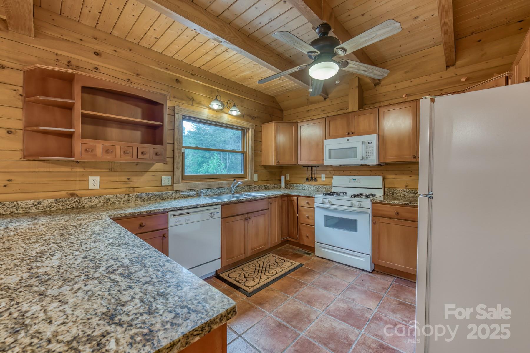 5023 Elk Park Highway Property Photo 9