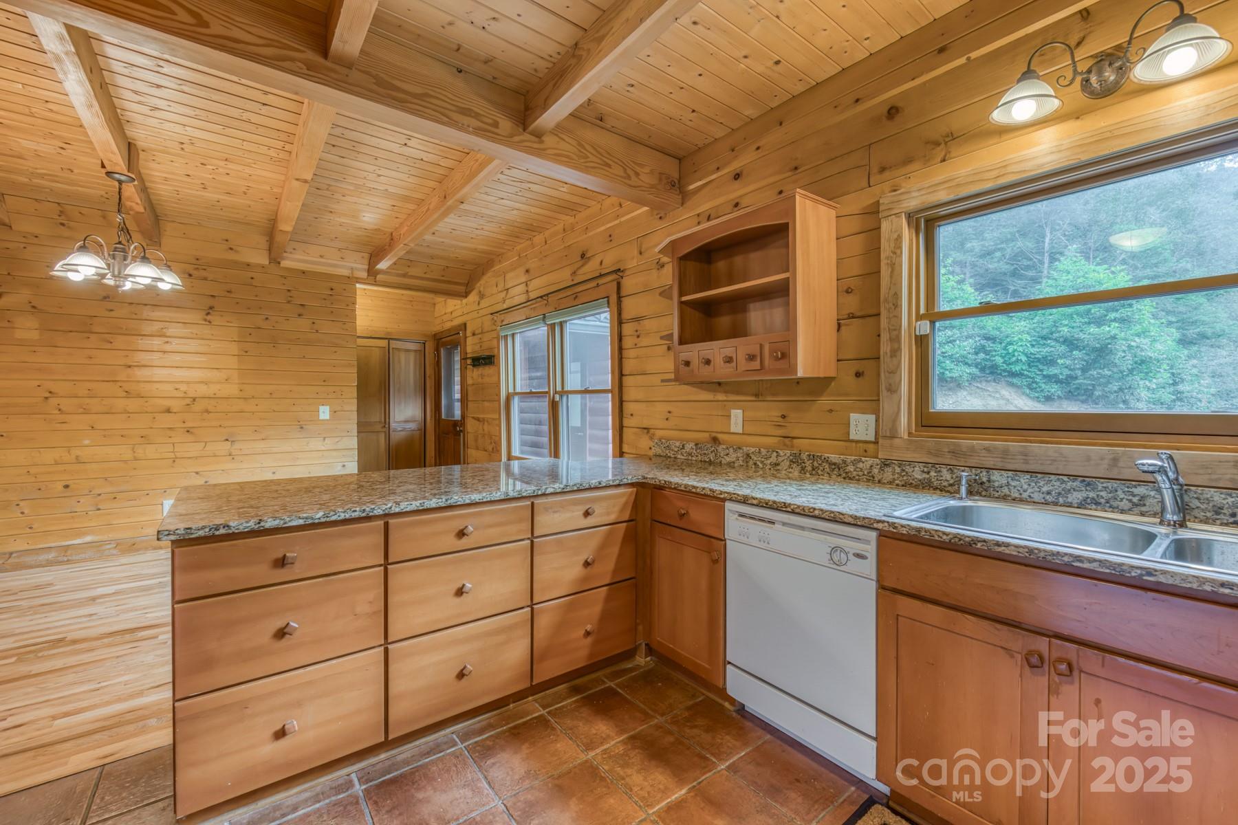 5023 Elk Park Highway Property Photo 10