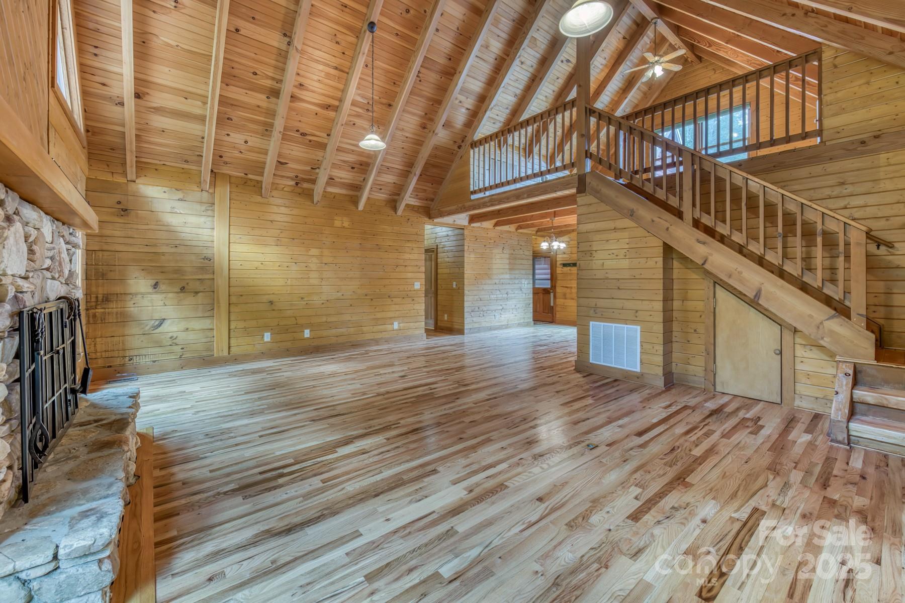 5023 Elk Park Highway Property Photo 11