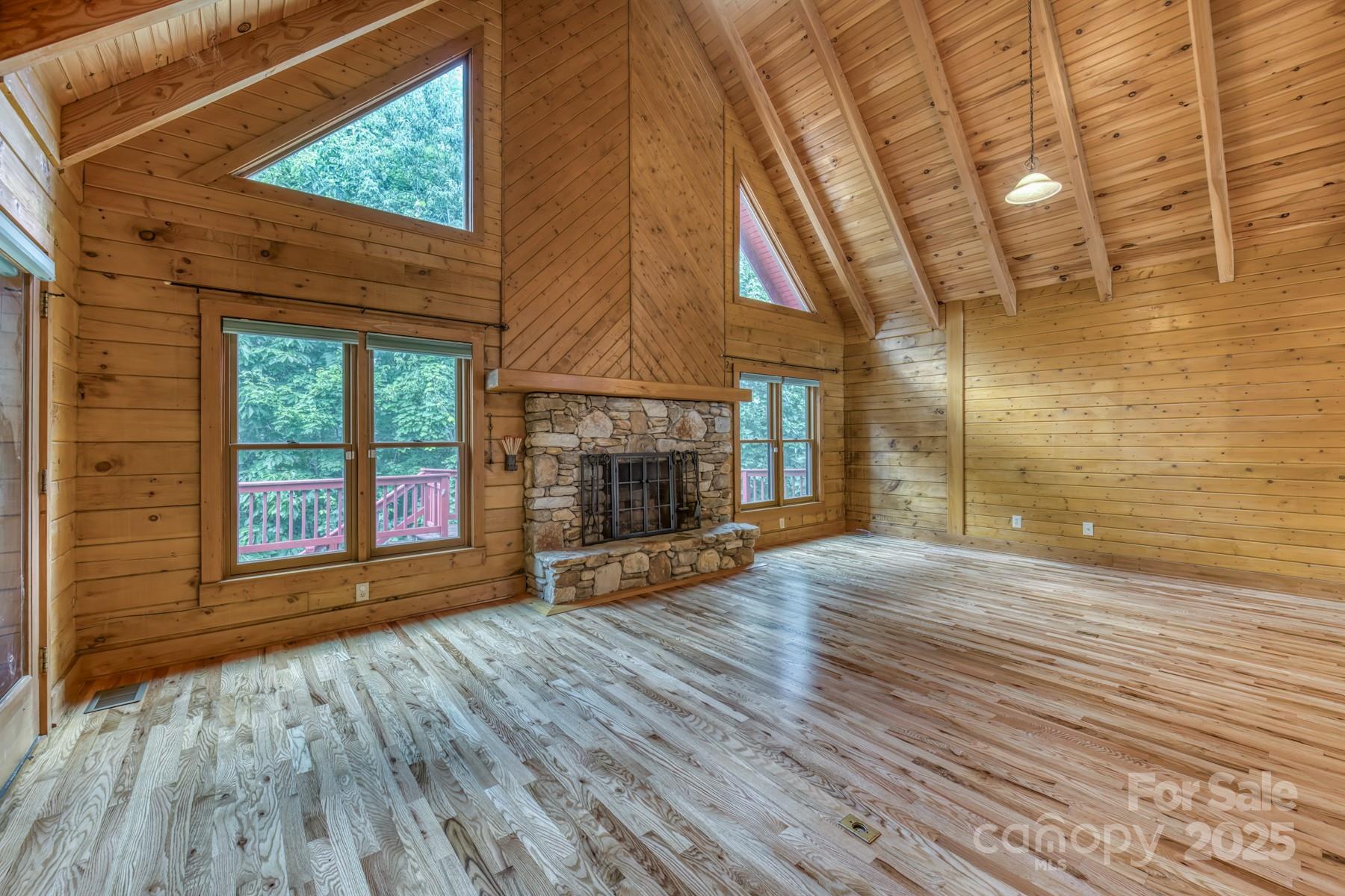 5023 Elk Park Highway Property Photo 12