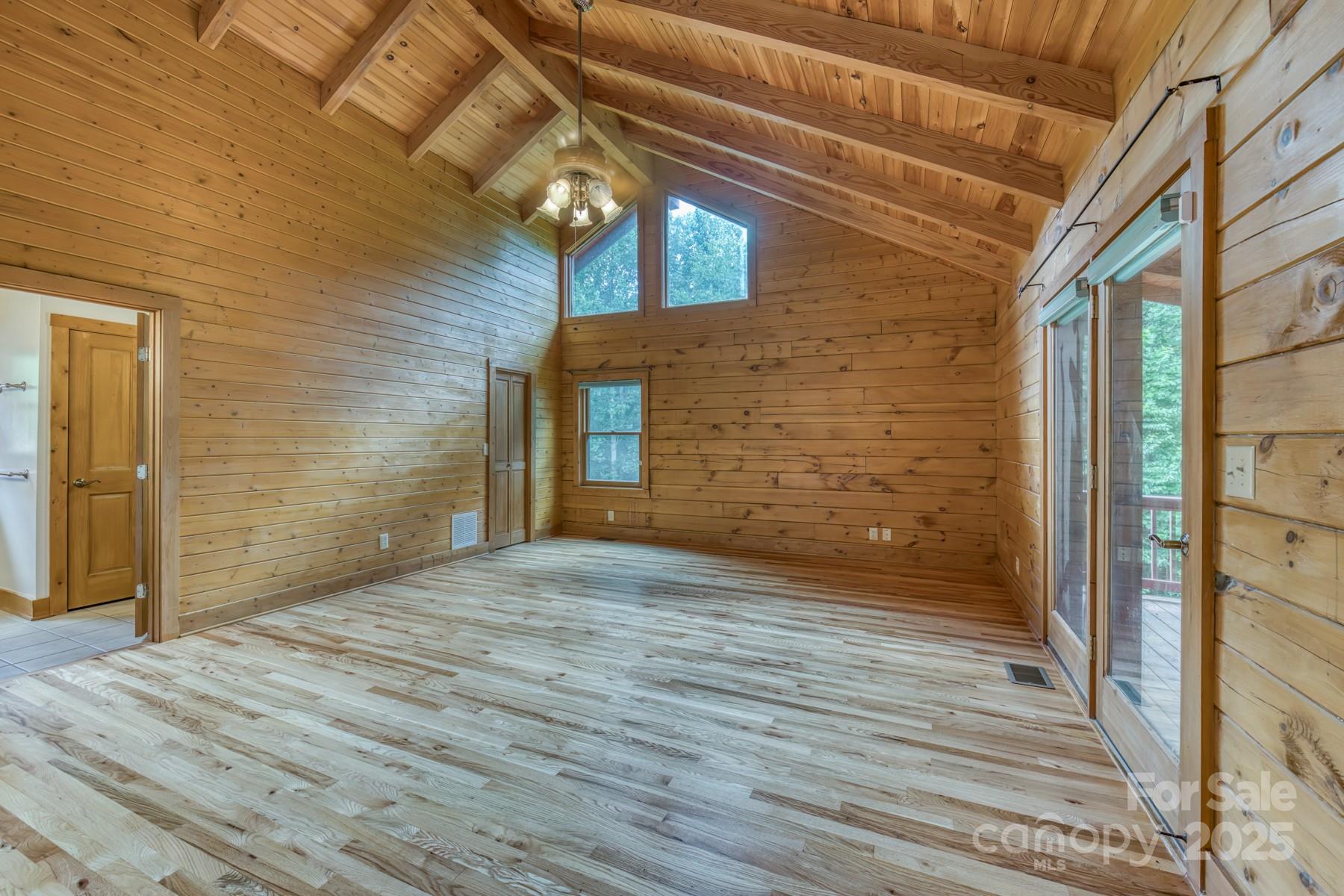 5023 Elk Park Highway Property Photo 14