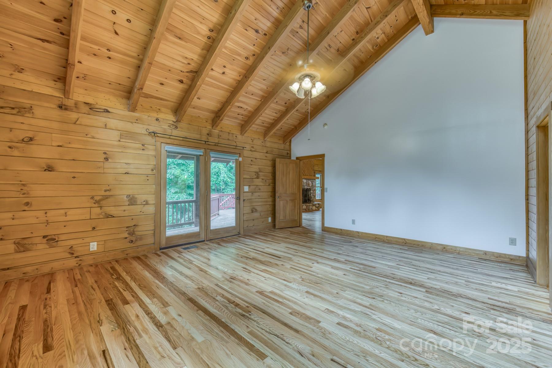 5023 Elk Park Highway Property Photo 15
