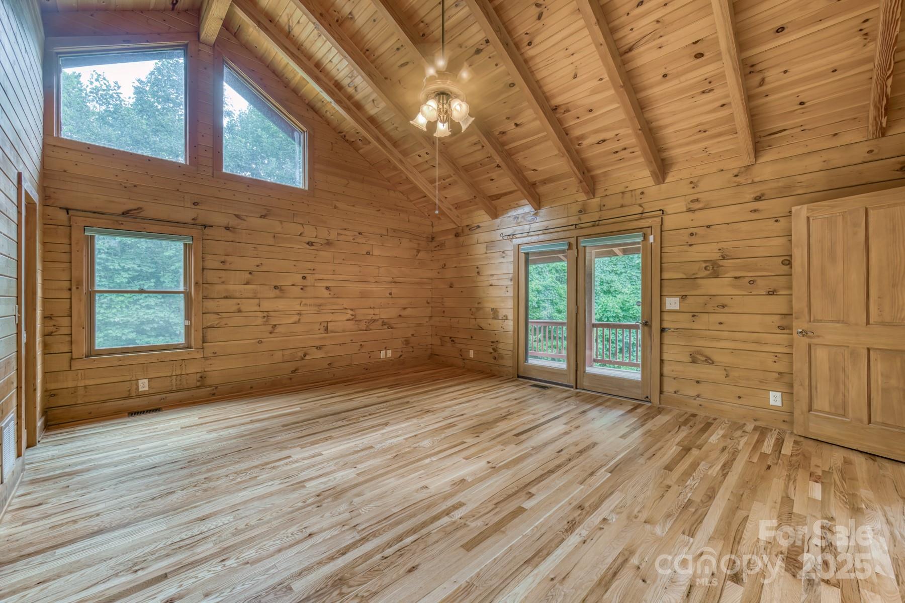 5023 Elk Park Highway Property Photo 16