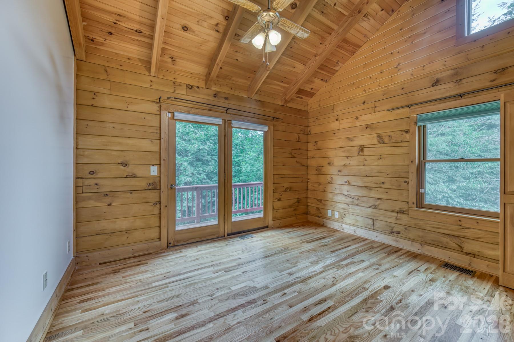 5023 Elk Park Highway Property Photo 18