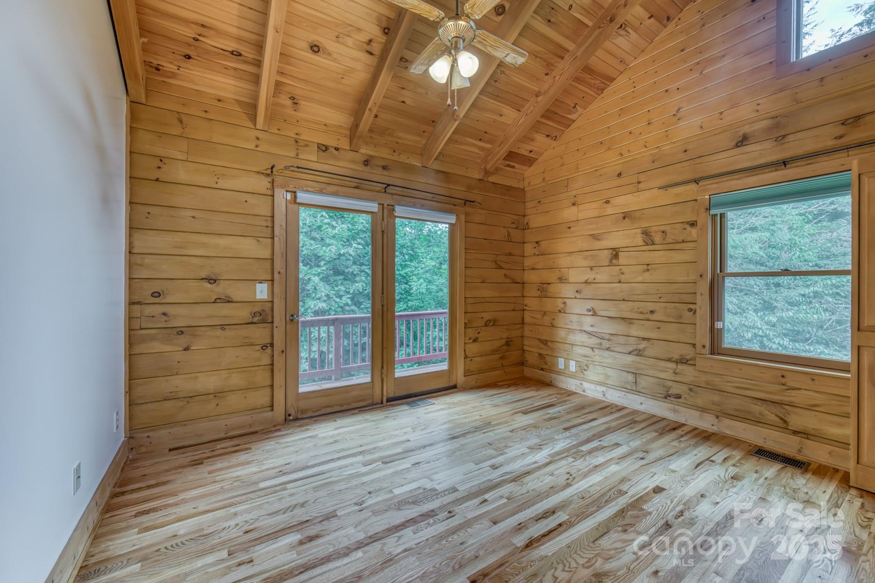5023 Elk Park Highway Property Photo 20