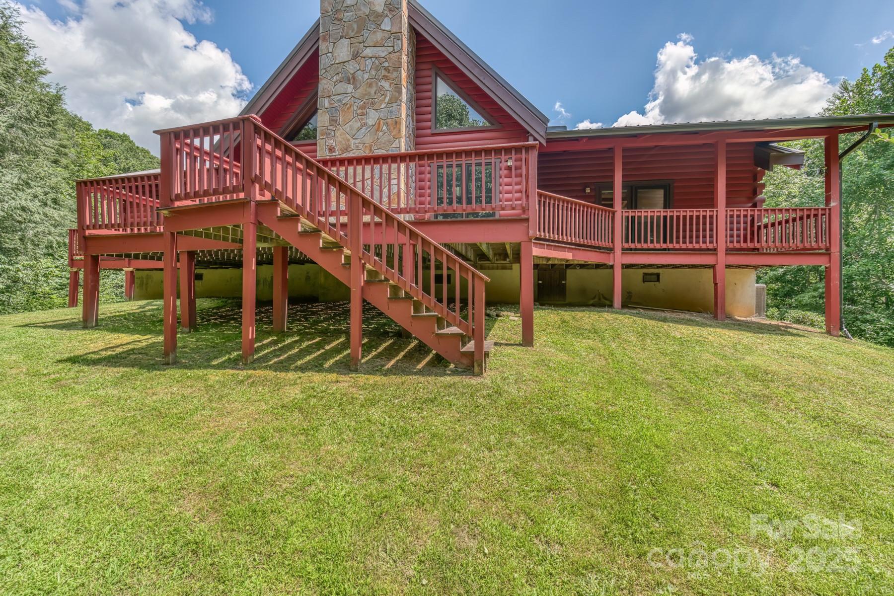 5023 Elk Park Highway Property Photo 32